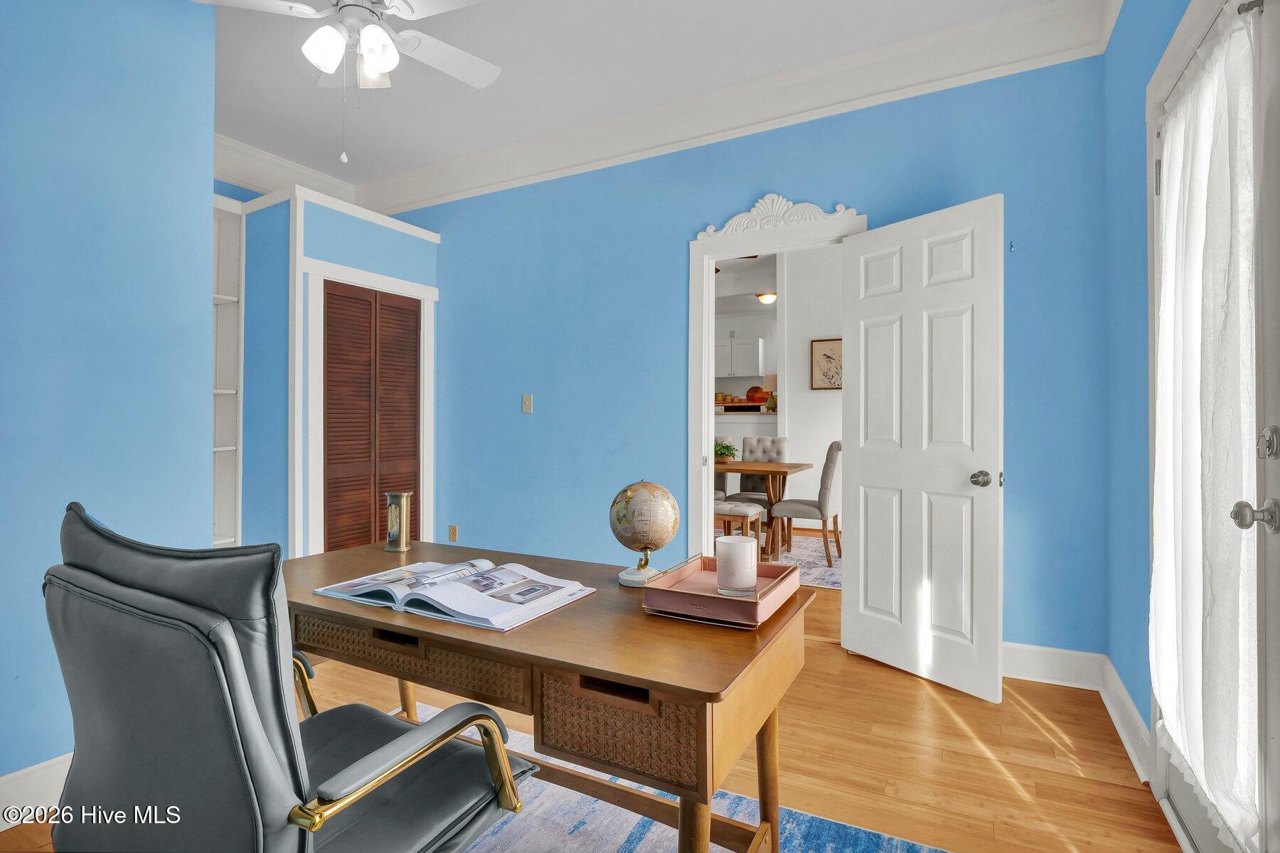 100561074 | Photo 16