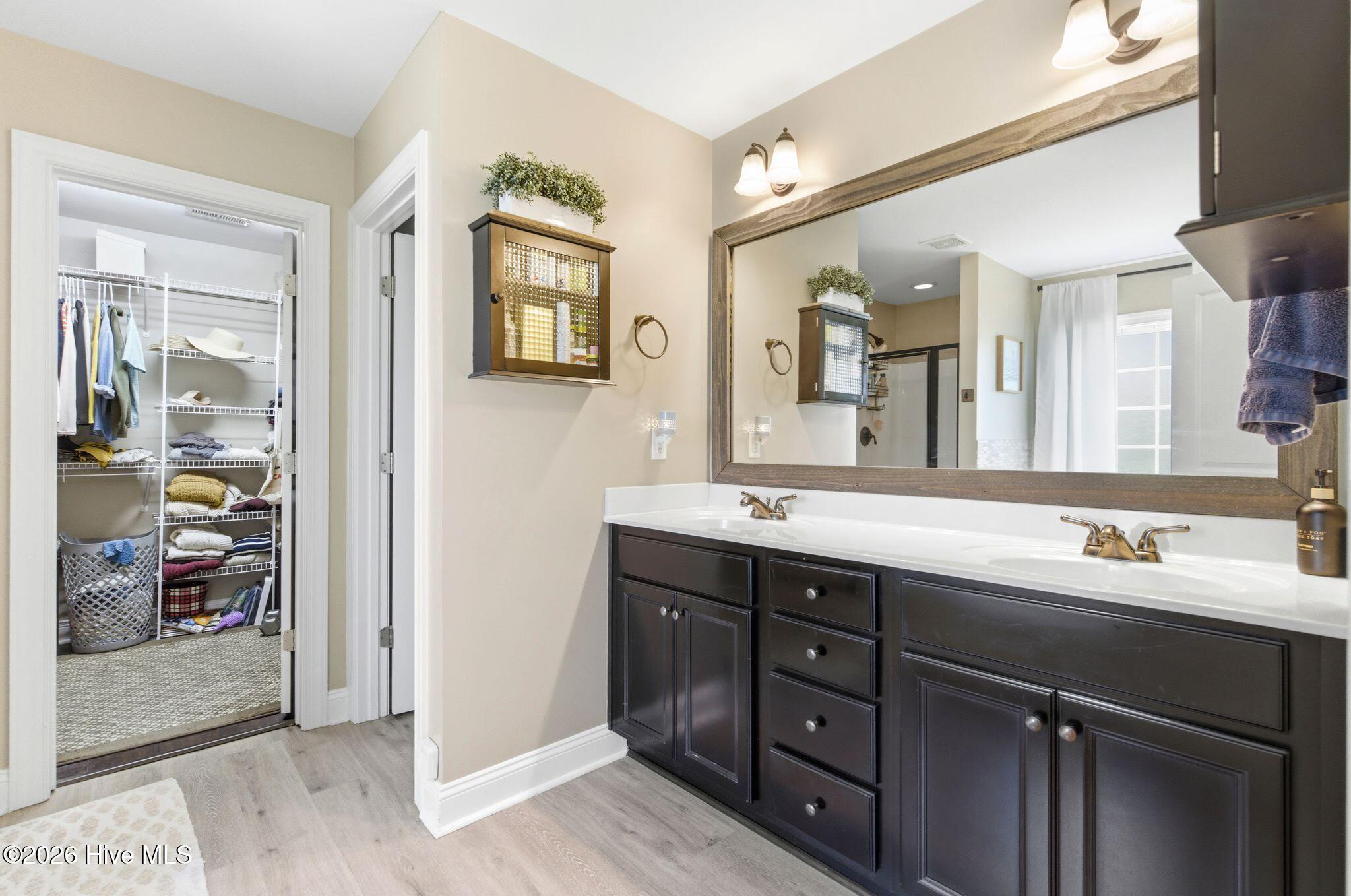 100568404 | Photo 36