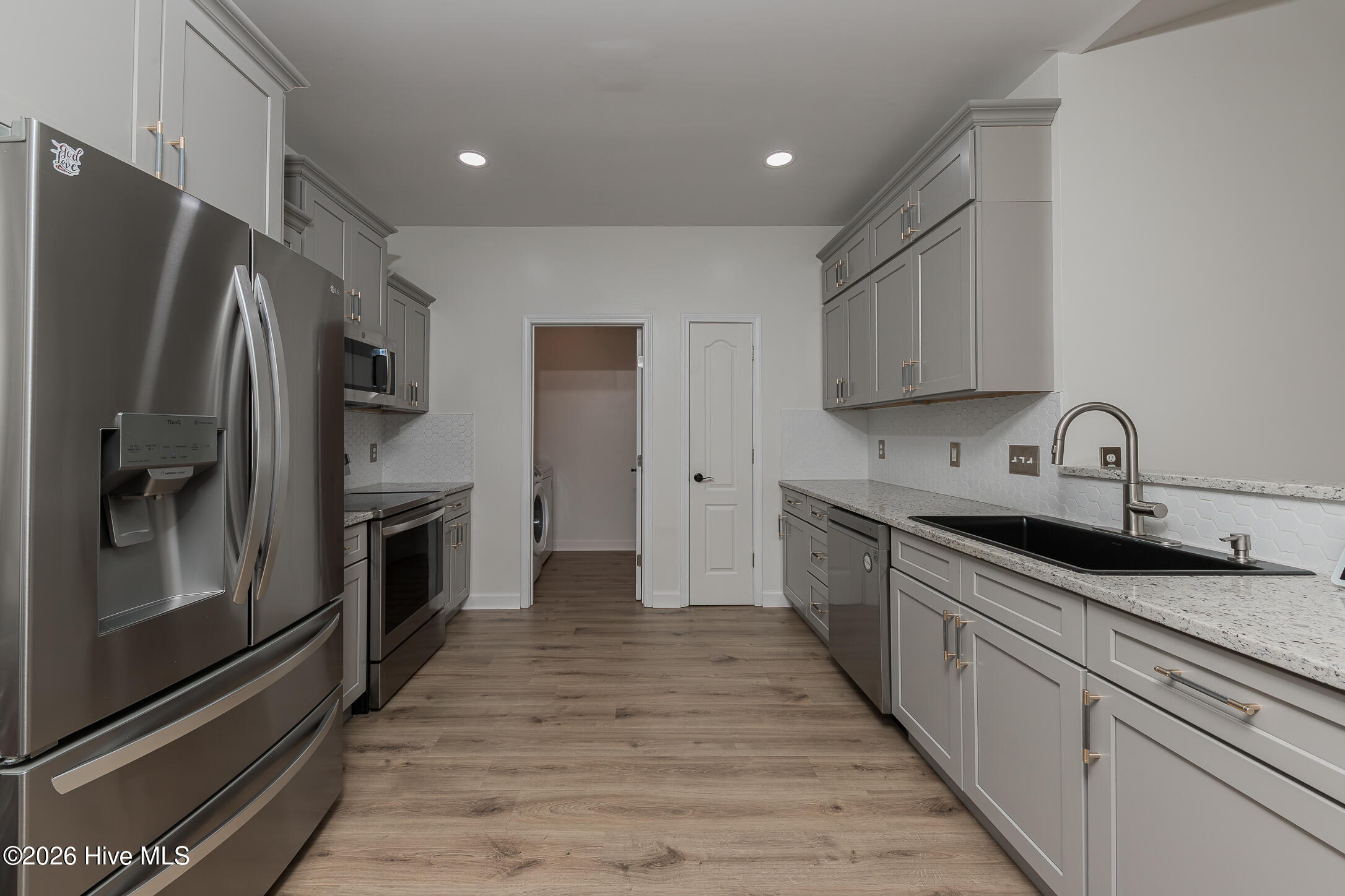 100566582 | Photo 15