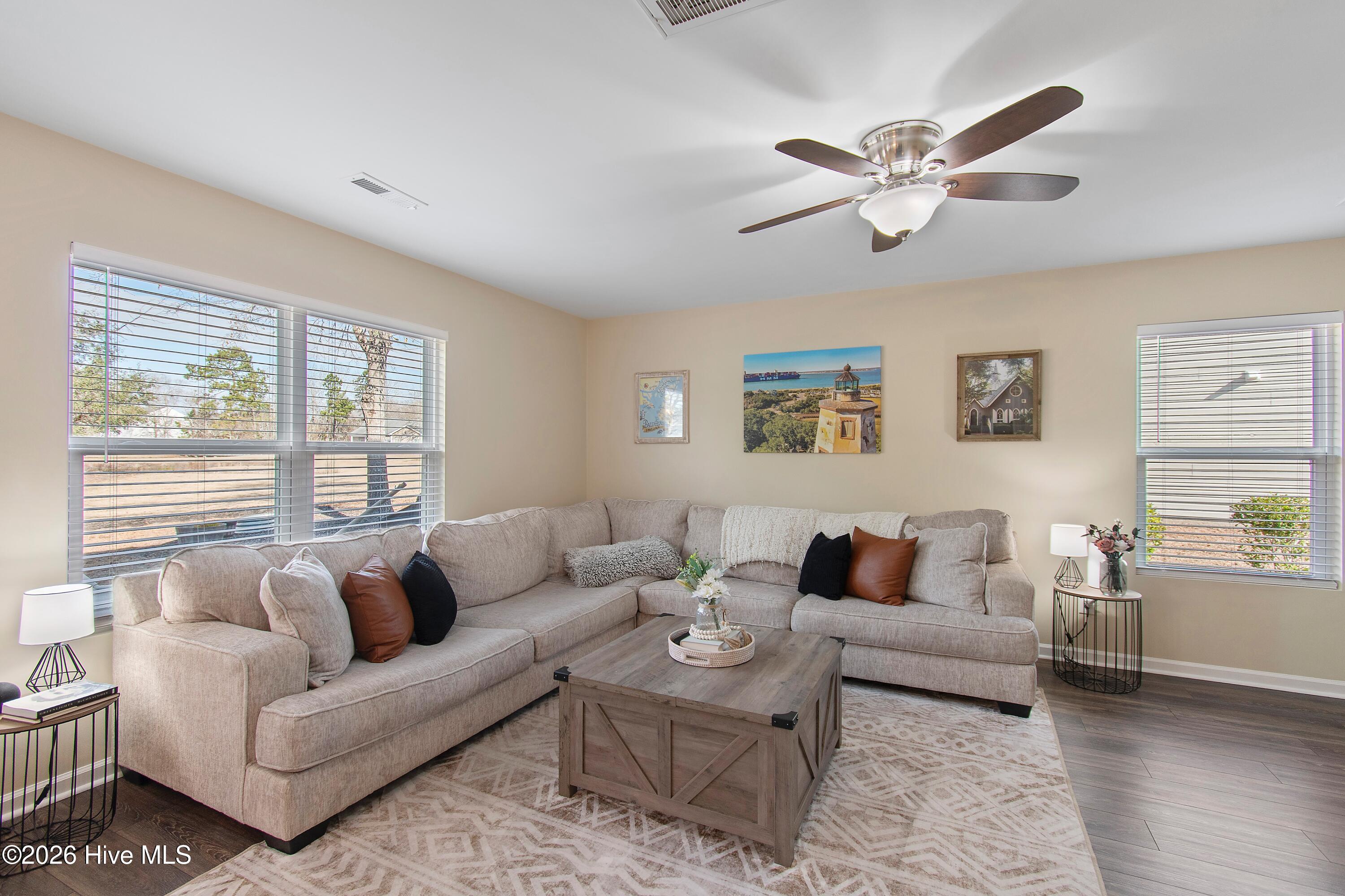 100549782 | Photo 11