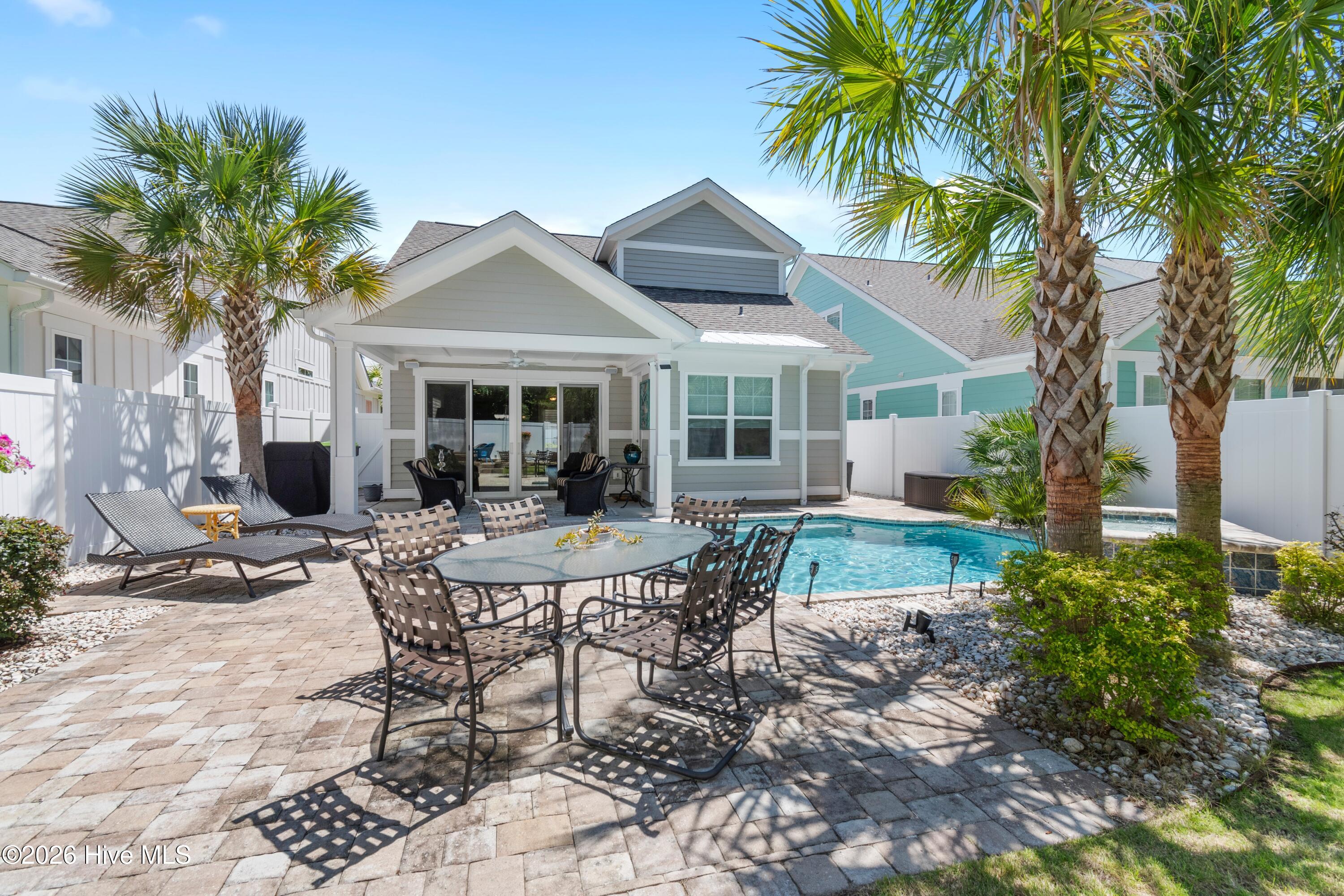 100561295 | Photo 39