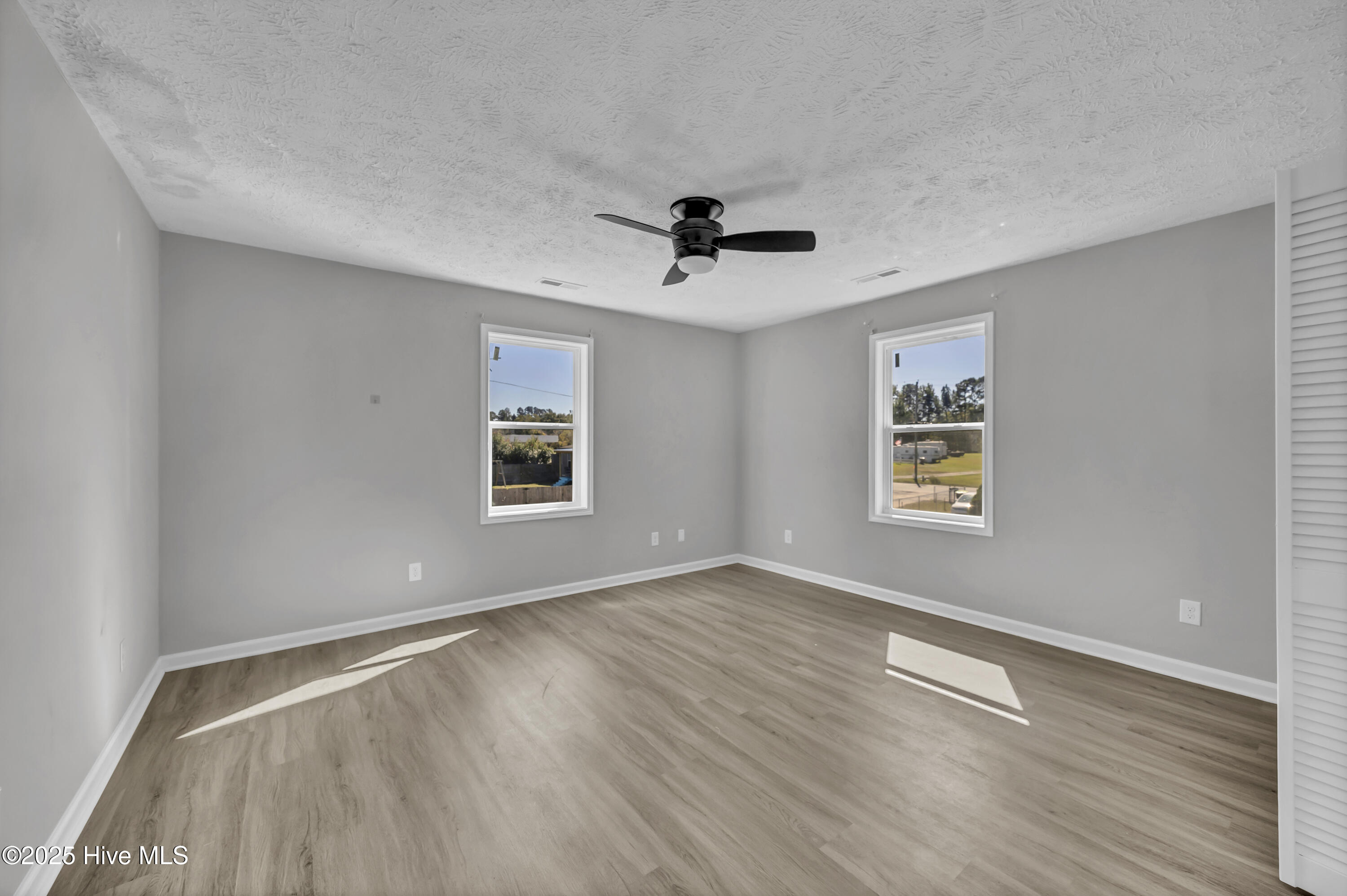 100537588 | Photo 16