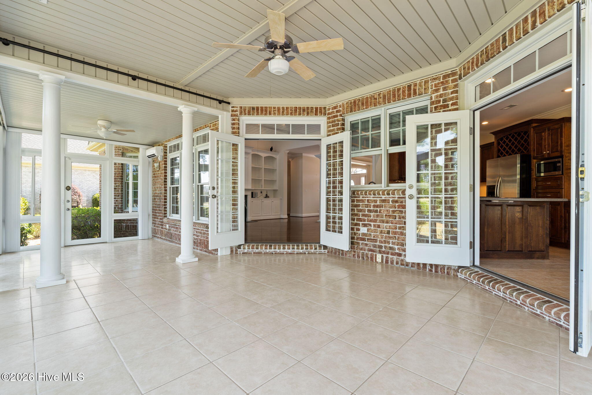 100569598 | Photo 62