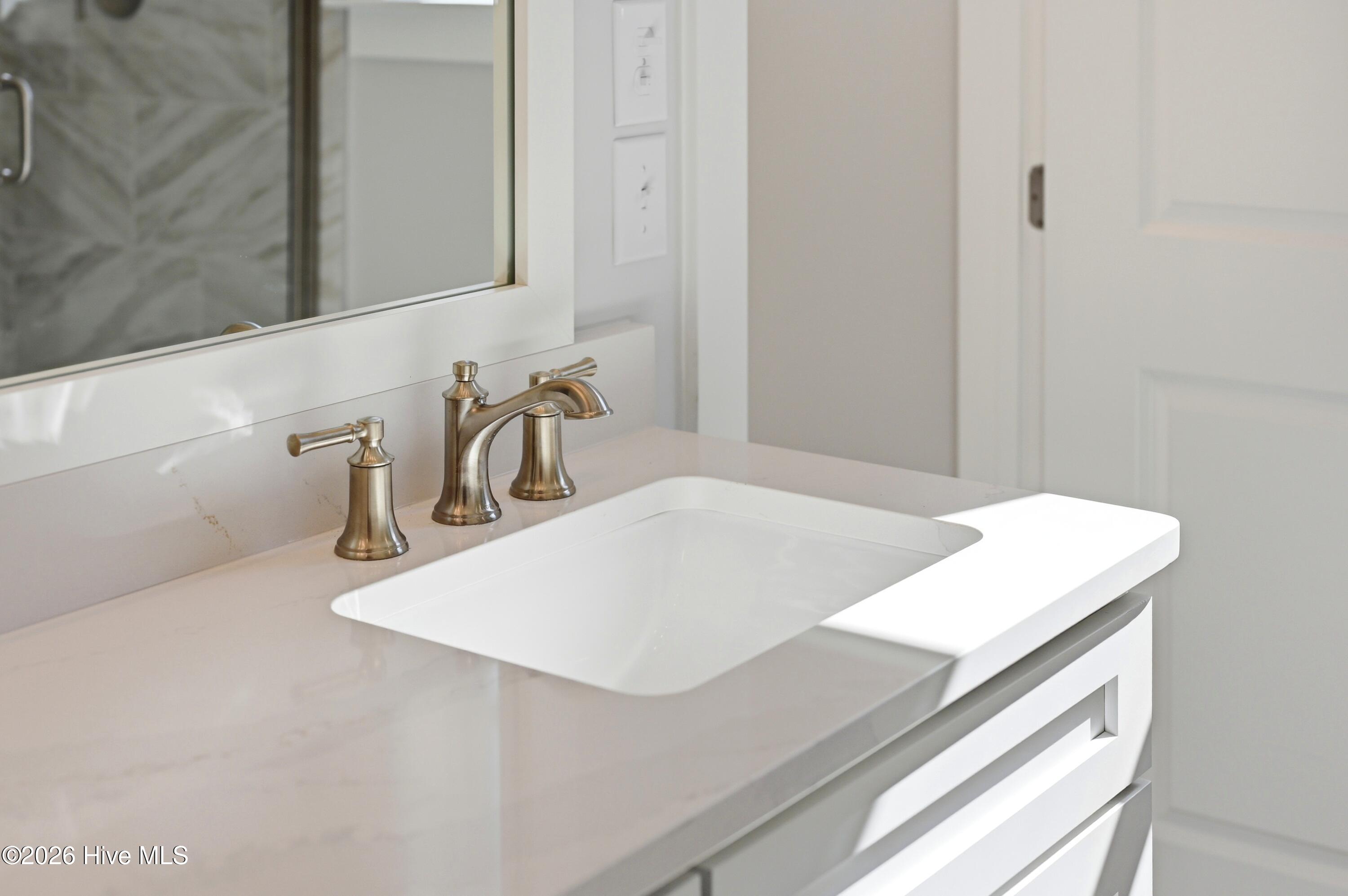 100566798 | Photo 37