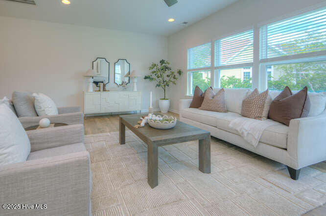 100524734 | Photo 15