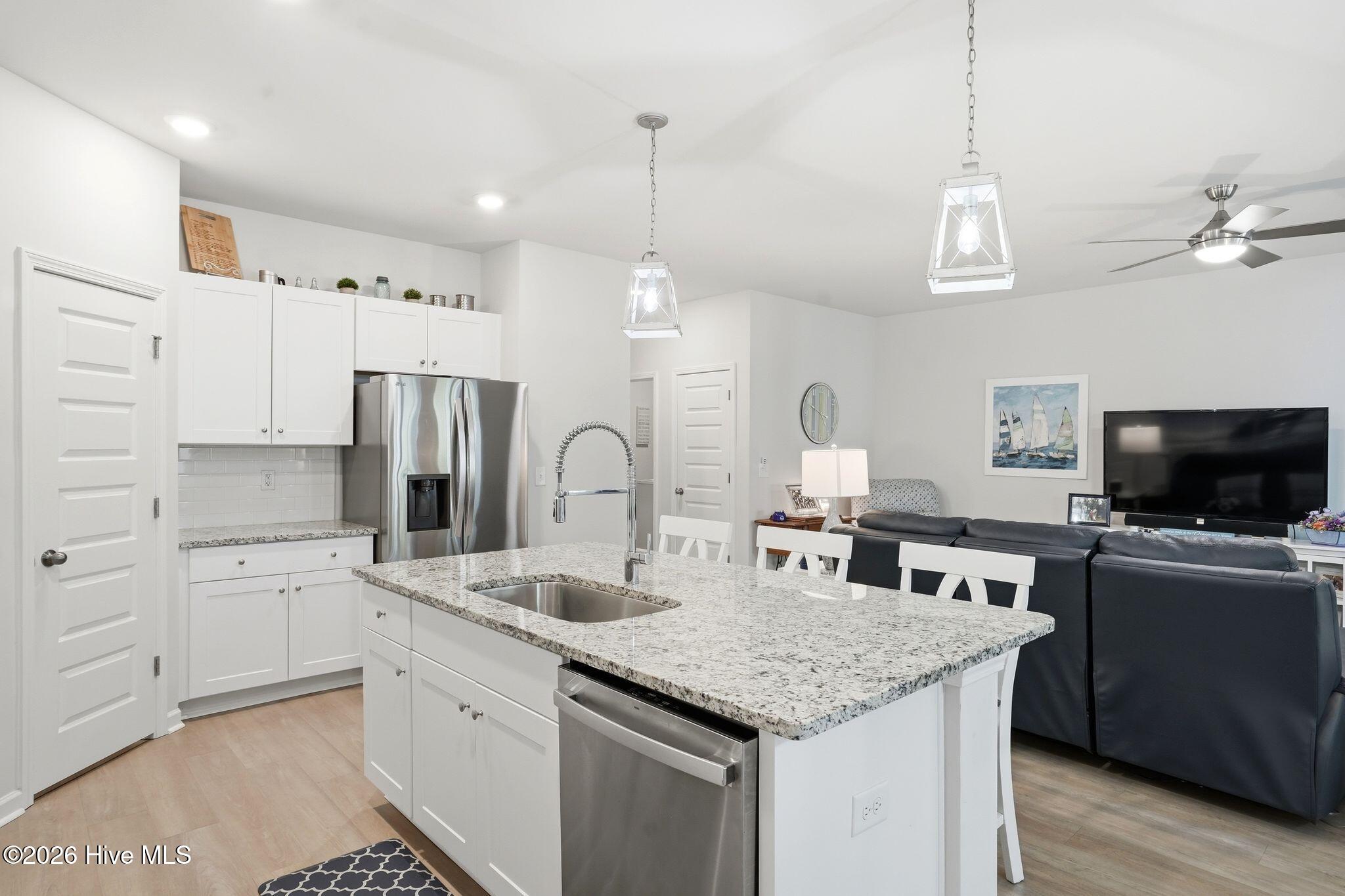 100560764 | Photo 14