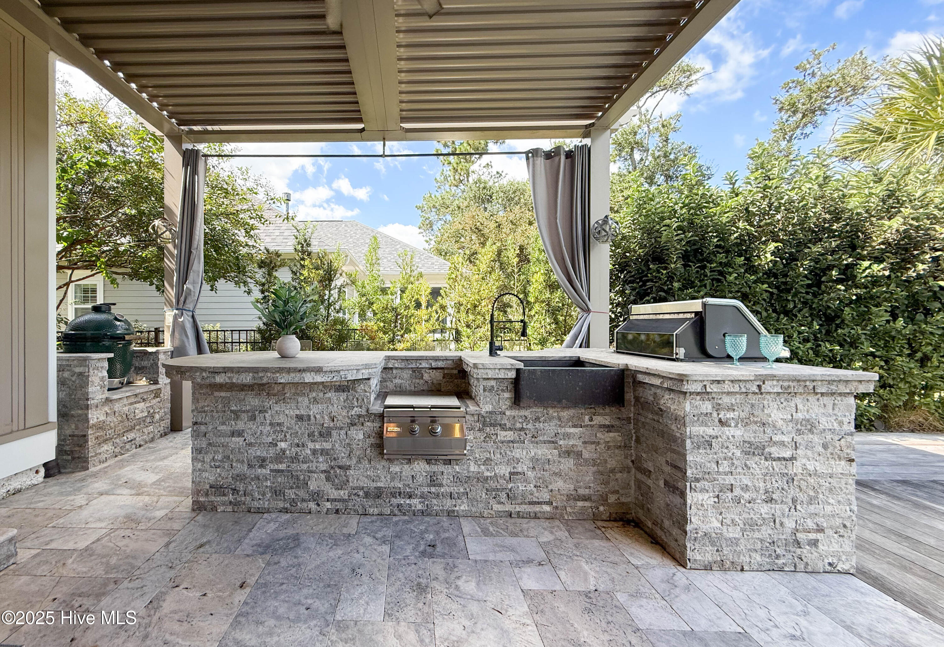 100534073 | Photo 24