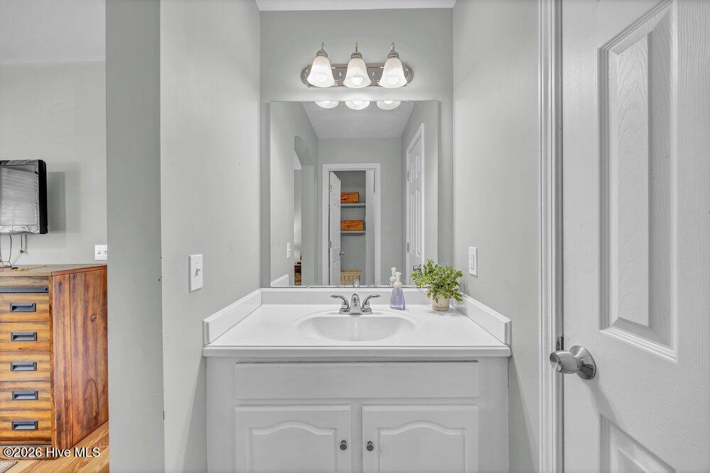 100570589 | Photo 17