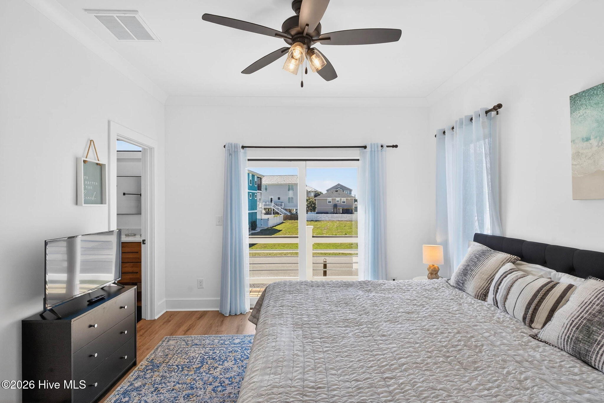 100561676 | Photo 27