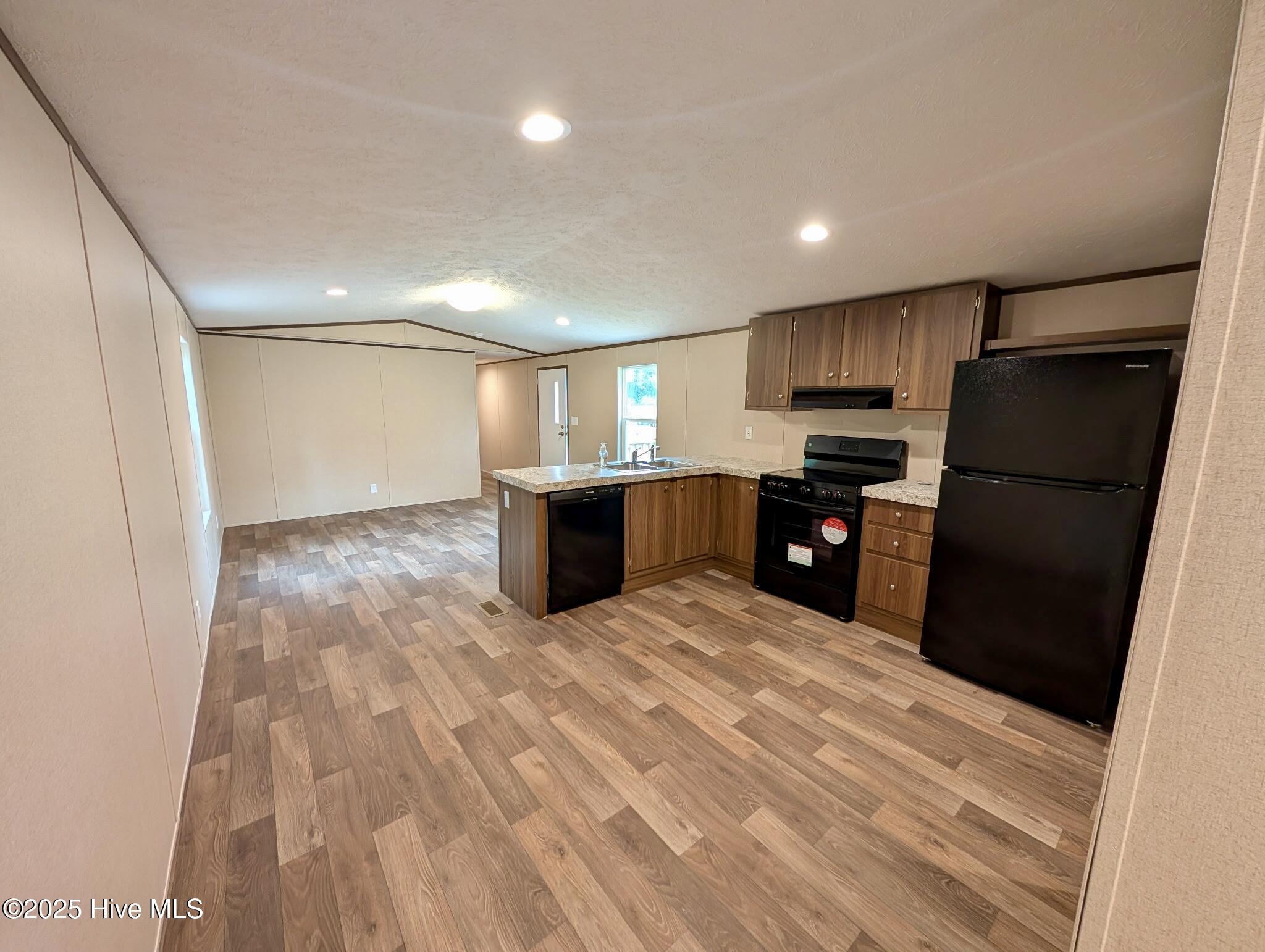612 Bayshore Drive SE, Bolivia, NC 28422 – photo 5: Kitchen