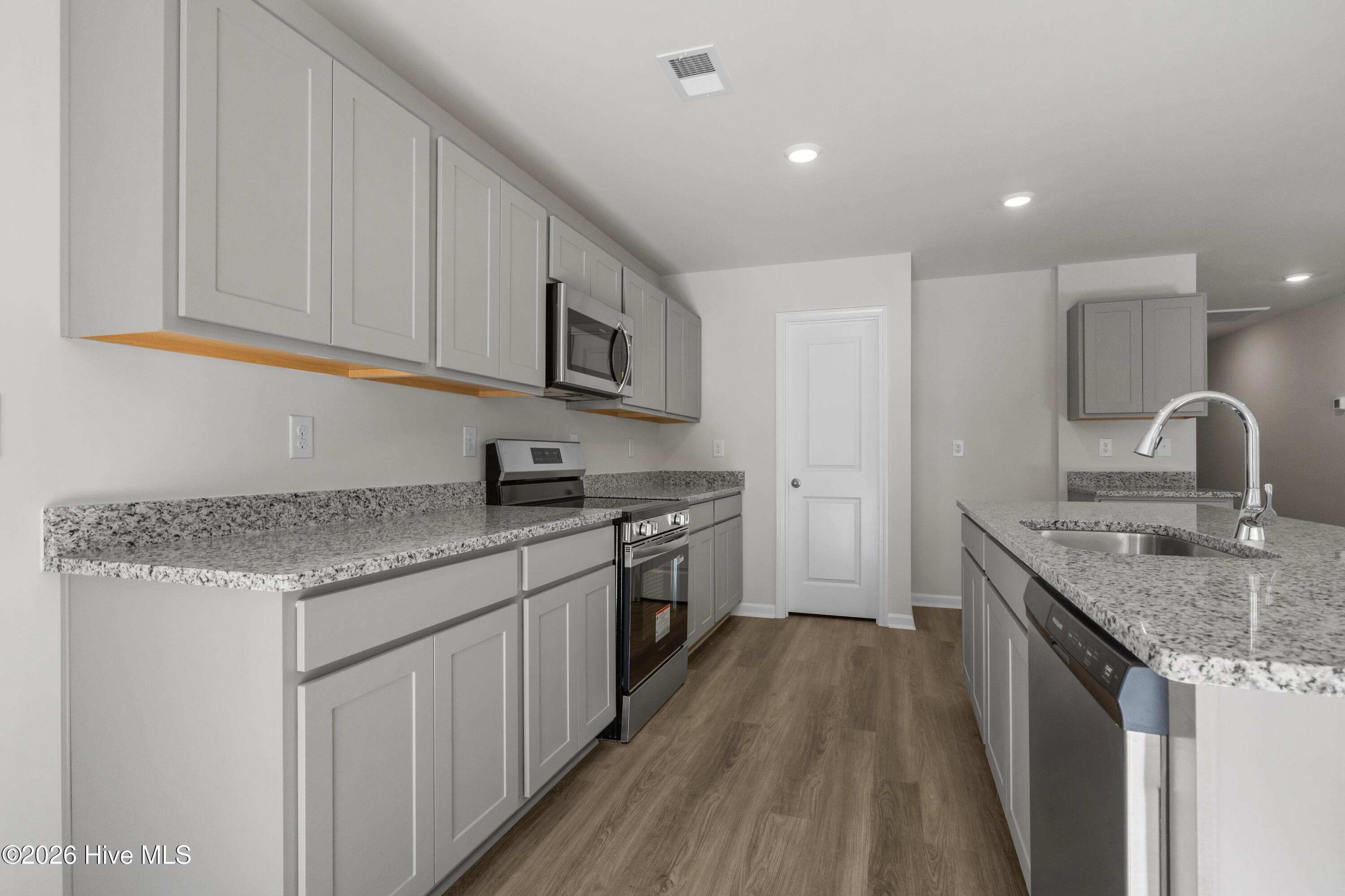 100550228 | Photo 19