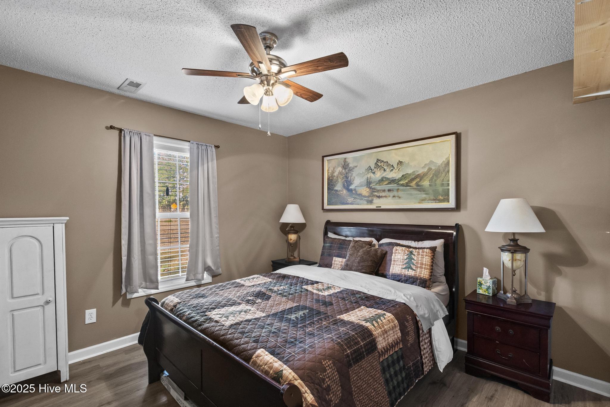 100542595 | Photo 23