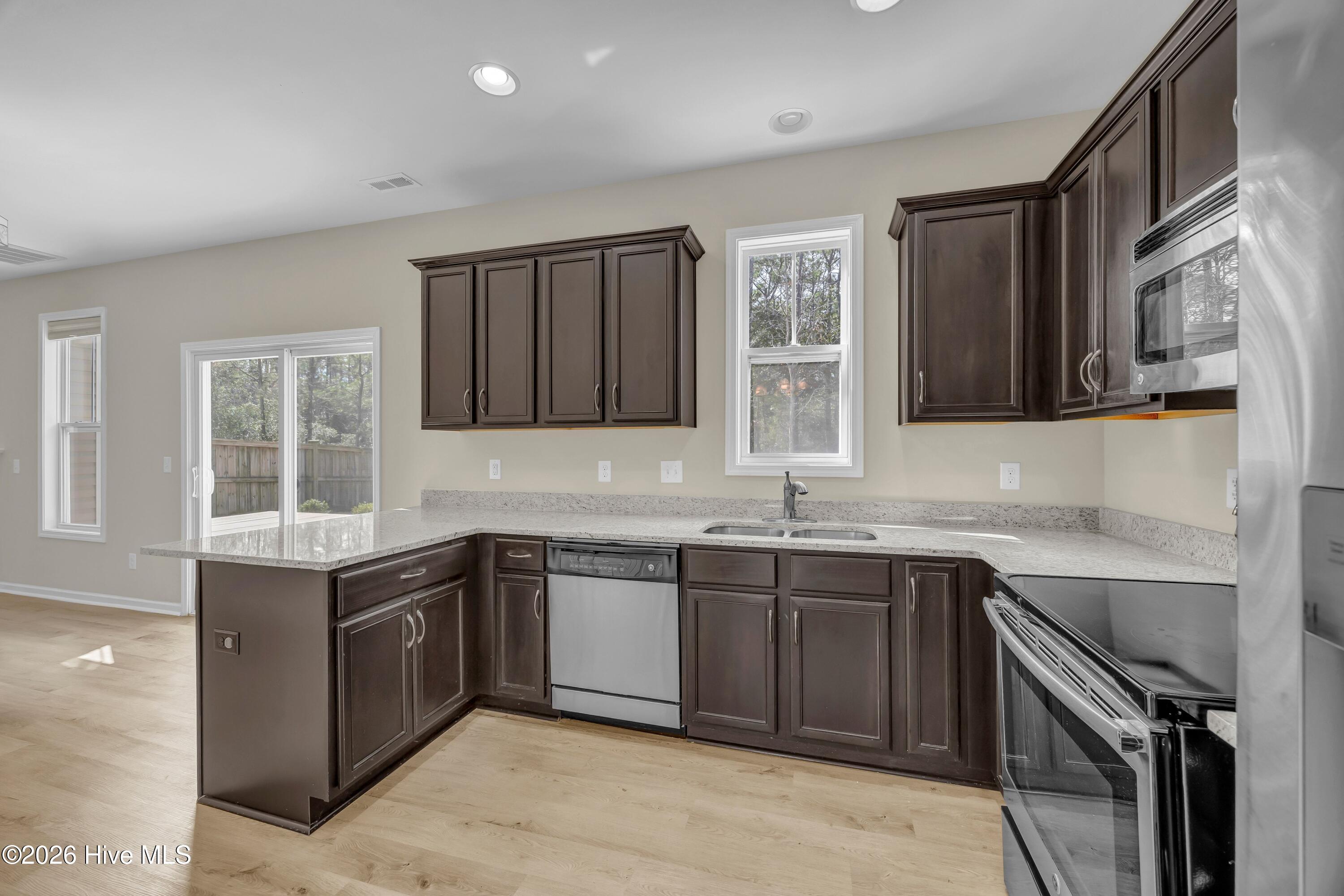 100560481 | Photo 10