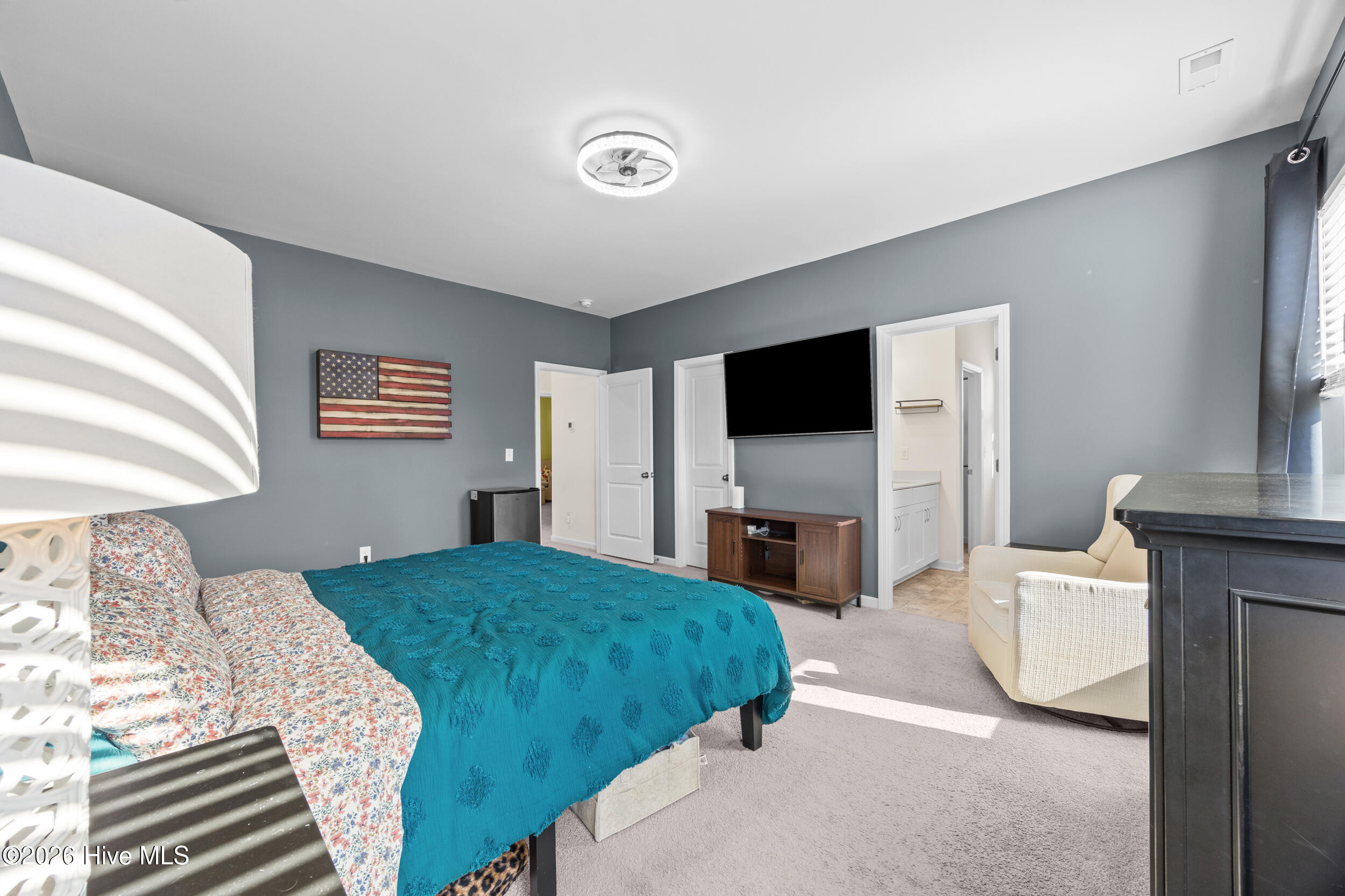 100568989 | Photo 20