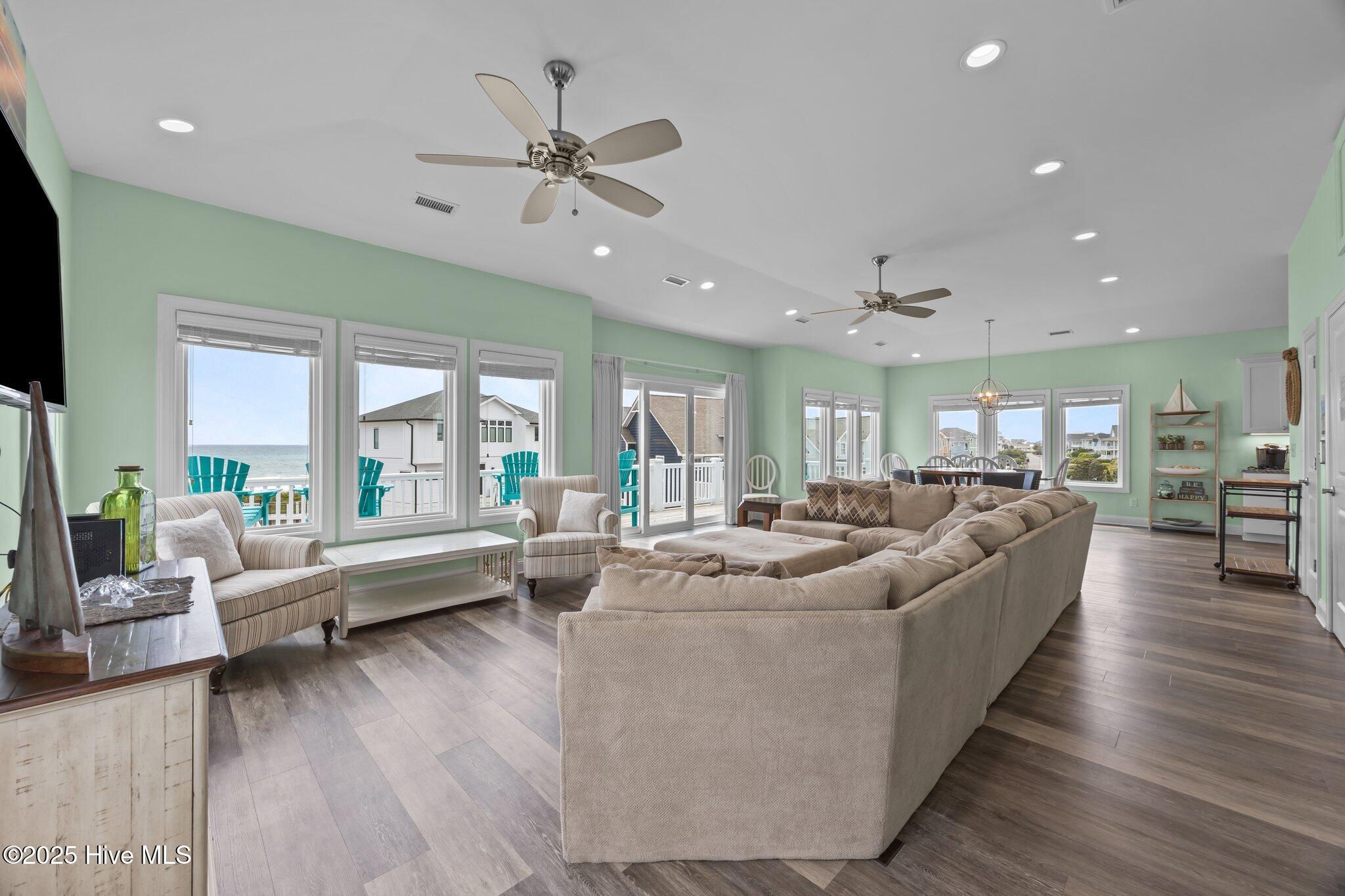 100547426 | Photo 34