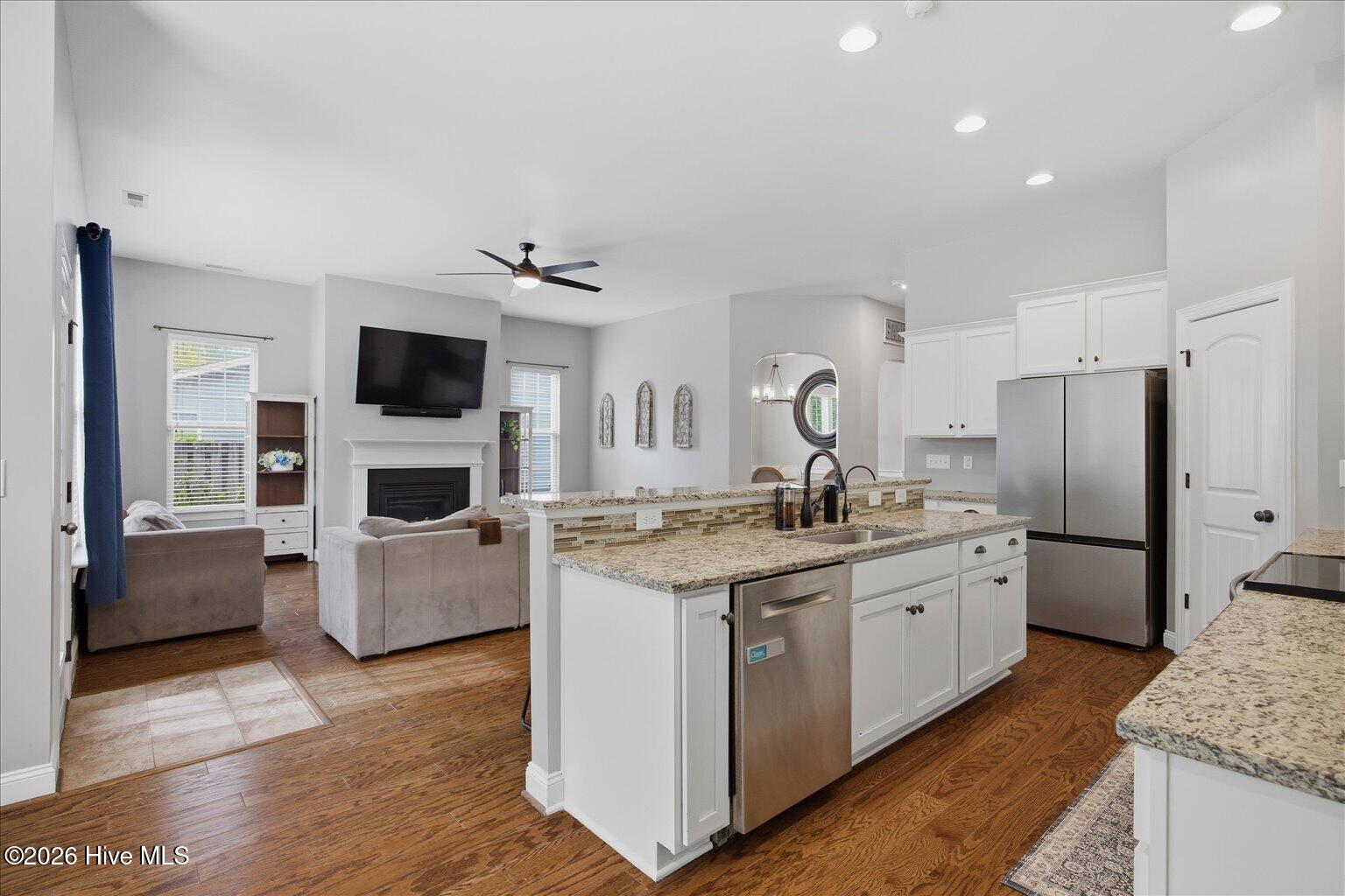 100565930 | Photo 18