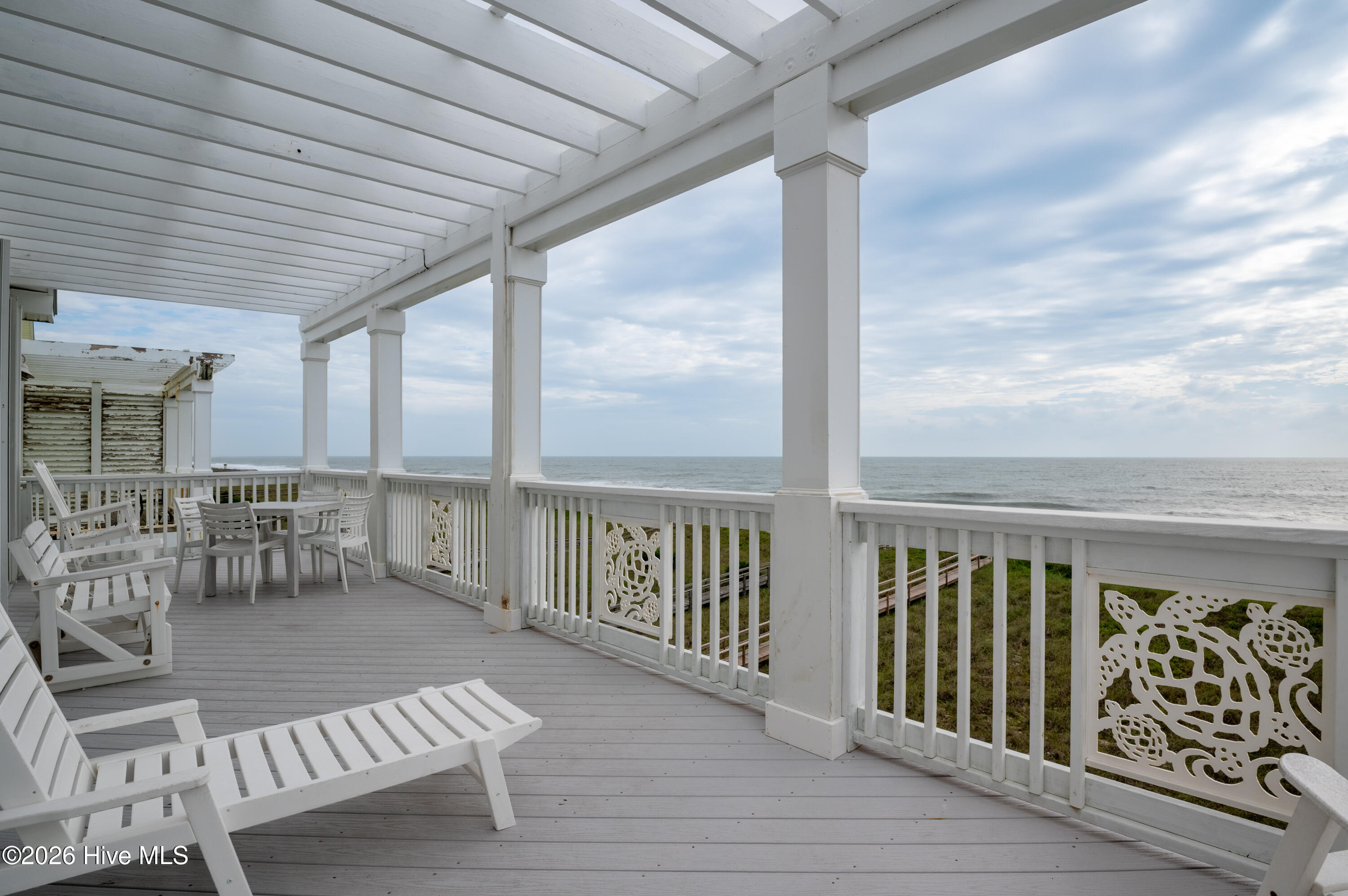 100550825 | Photo 18