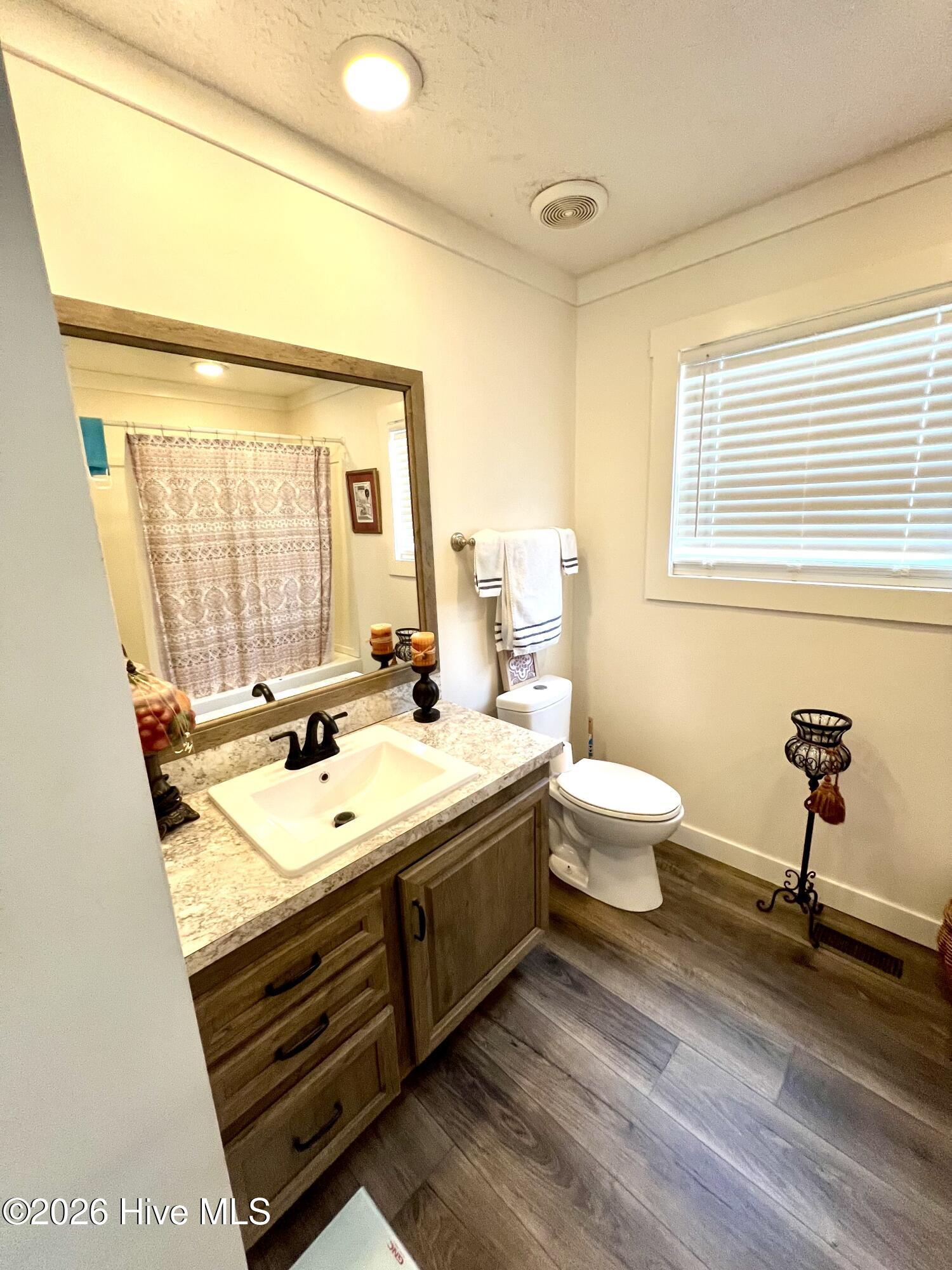 100558277 | Photo 24