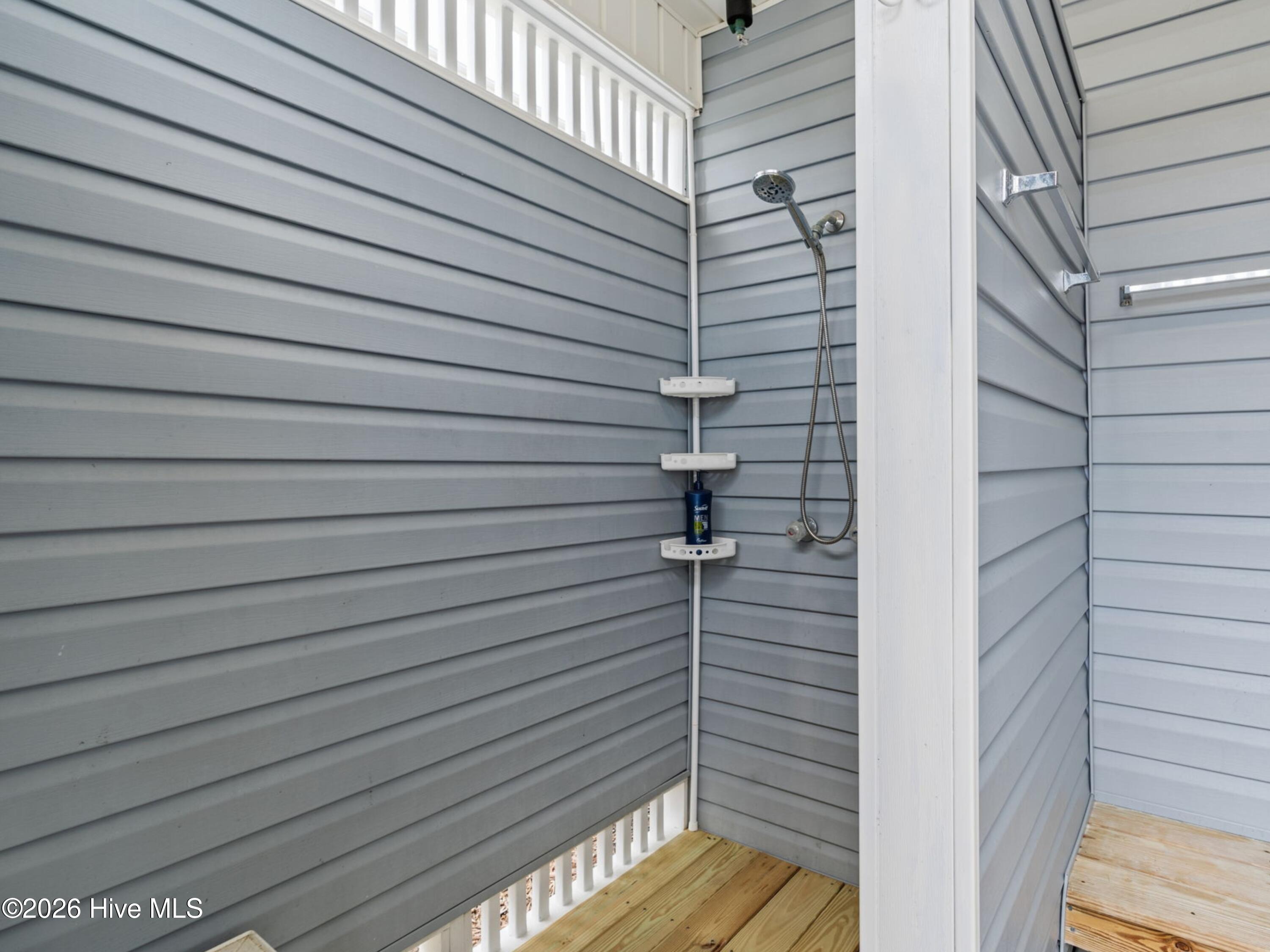 100564720 | Photo 34