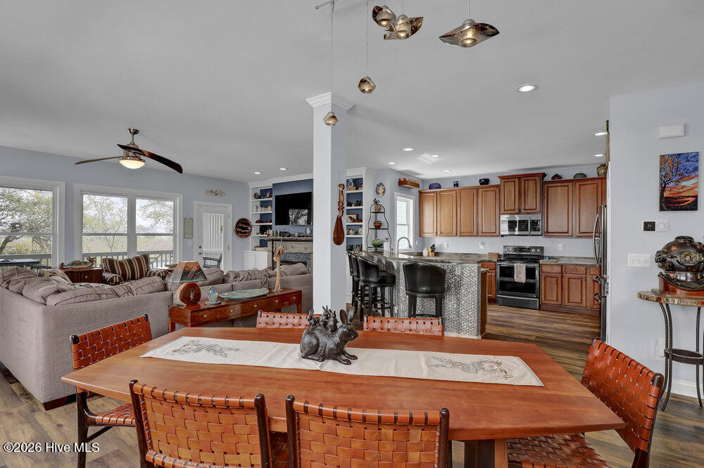 100562970 | Photo 12