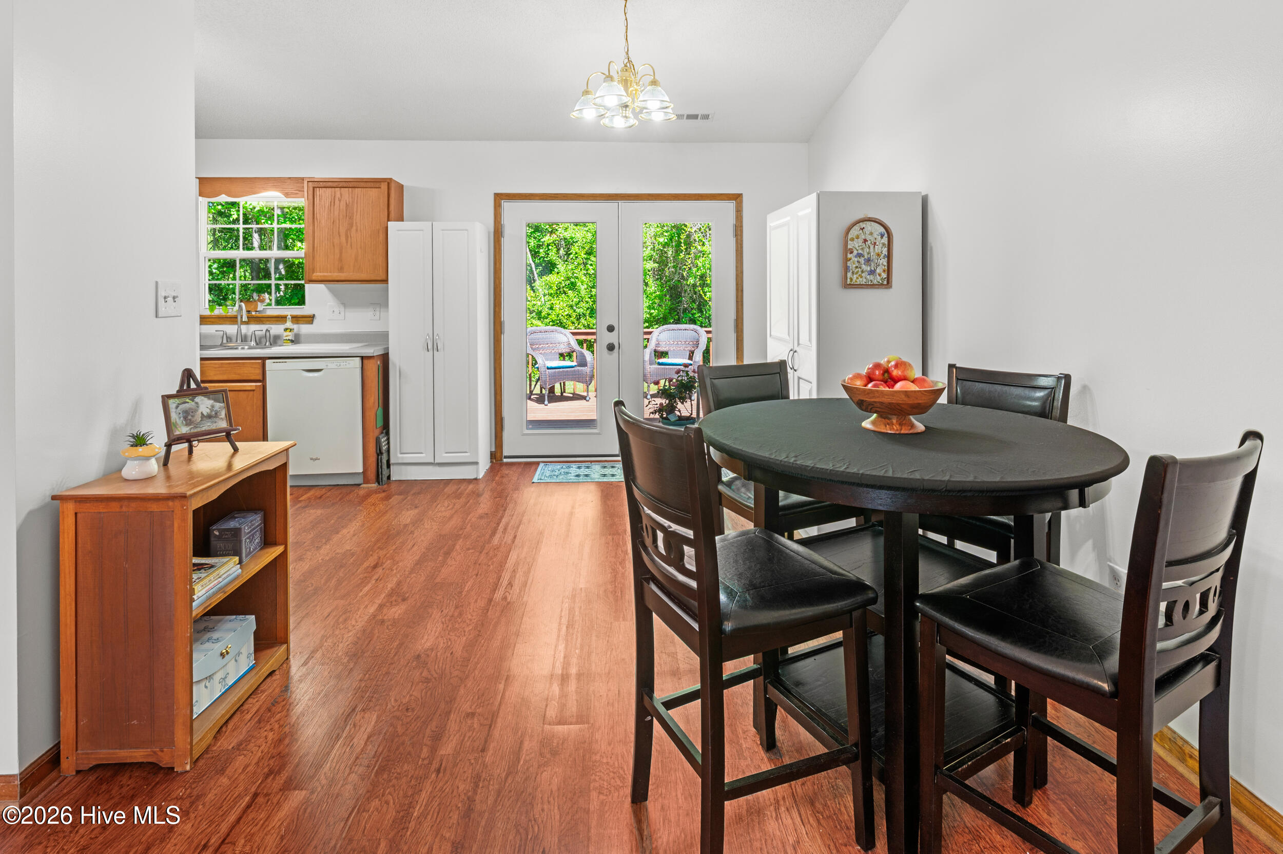 100568850 | Photo 10