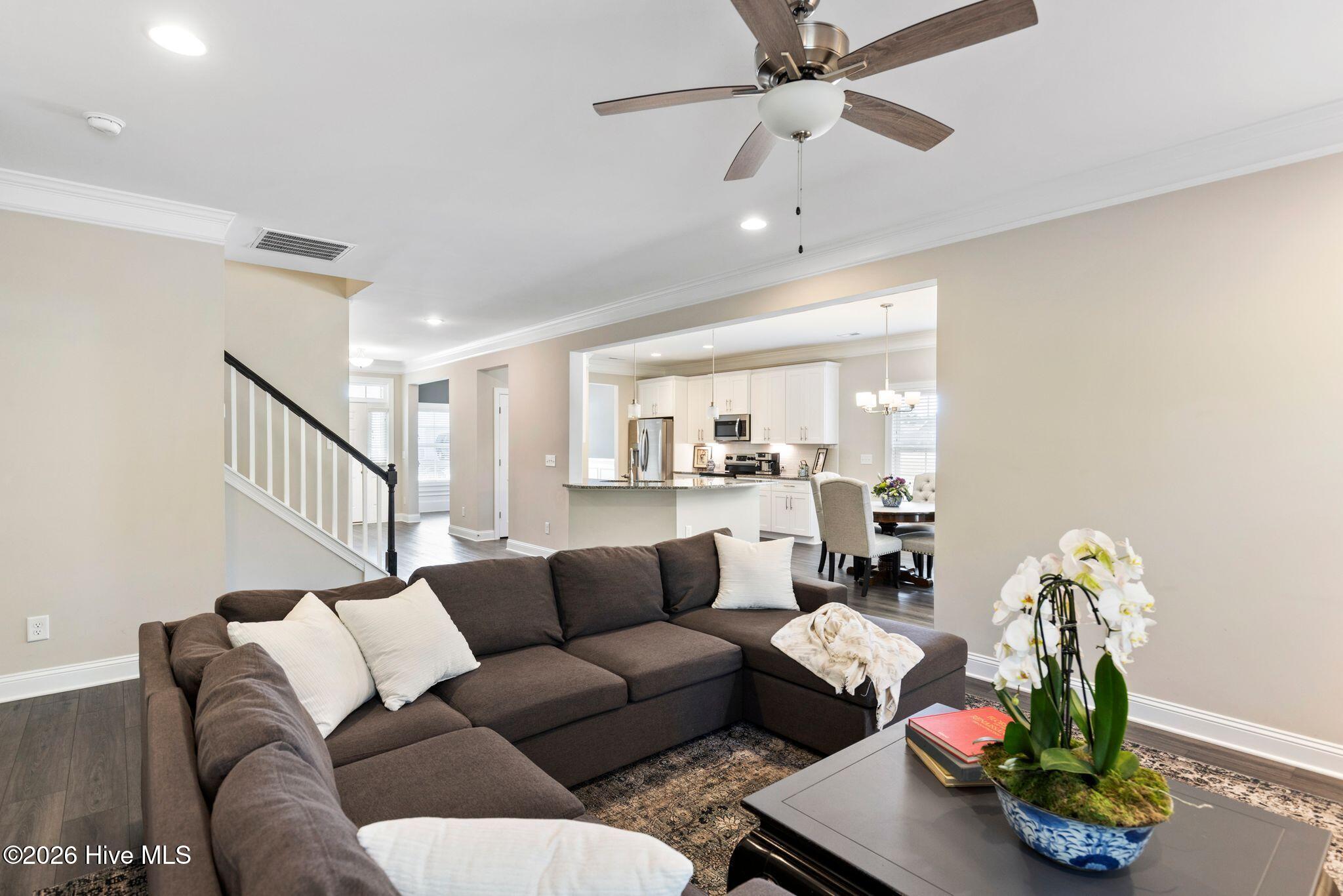 100558926 | Photo 16