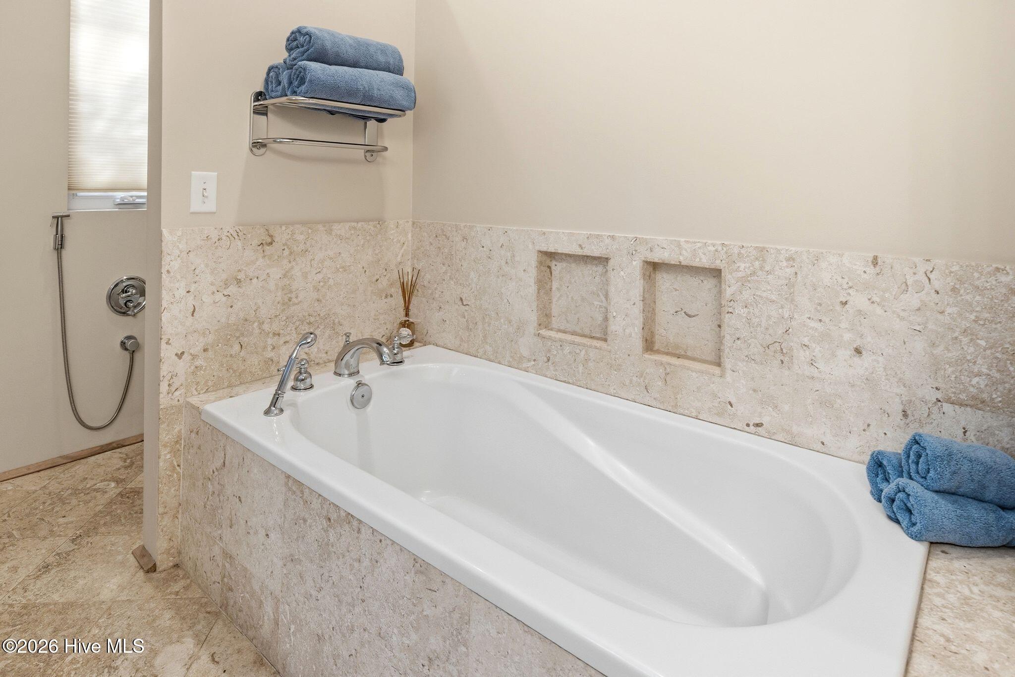 100555834 | Photo 32