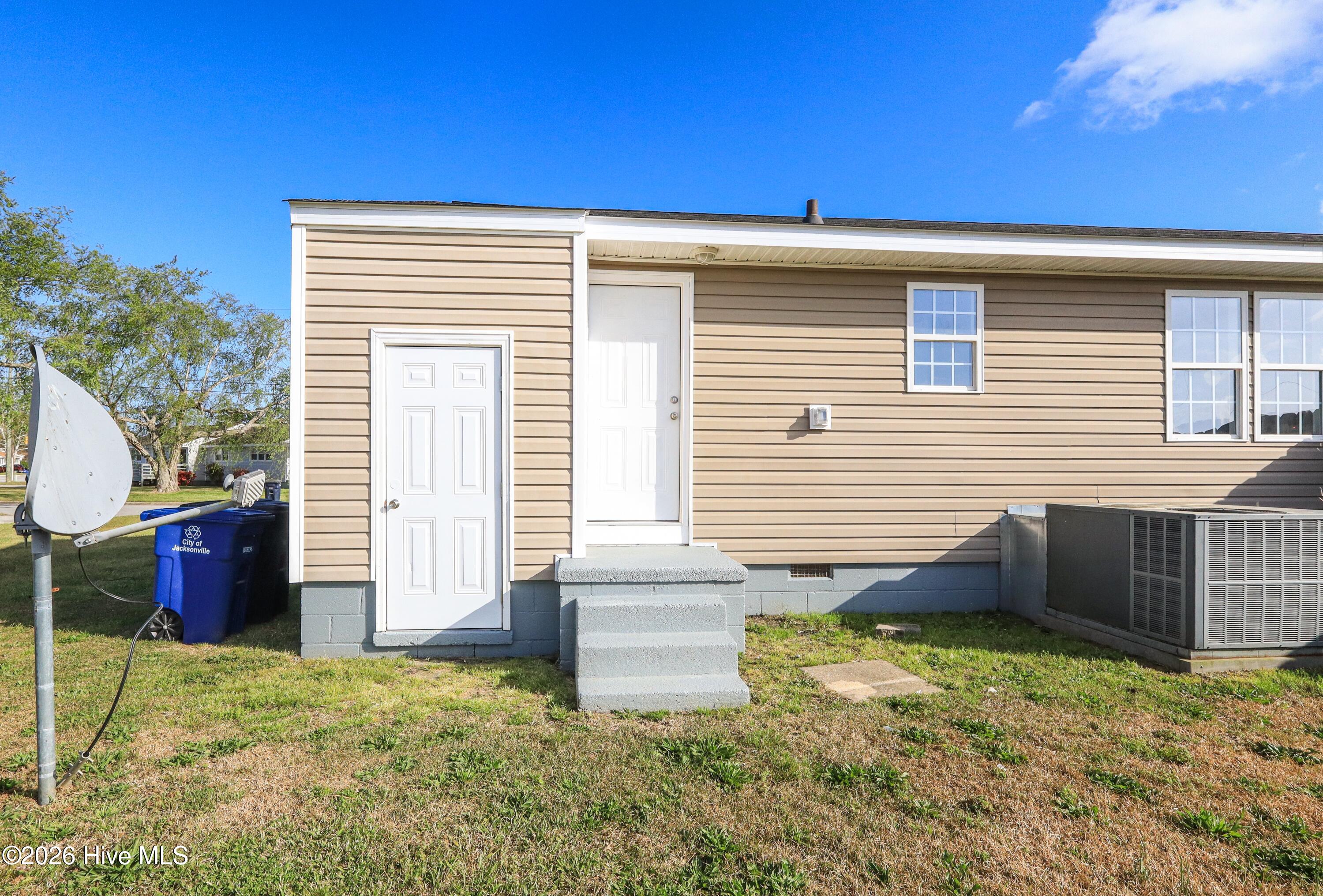 100563835 | Photo 19