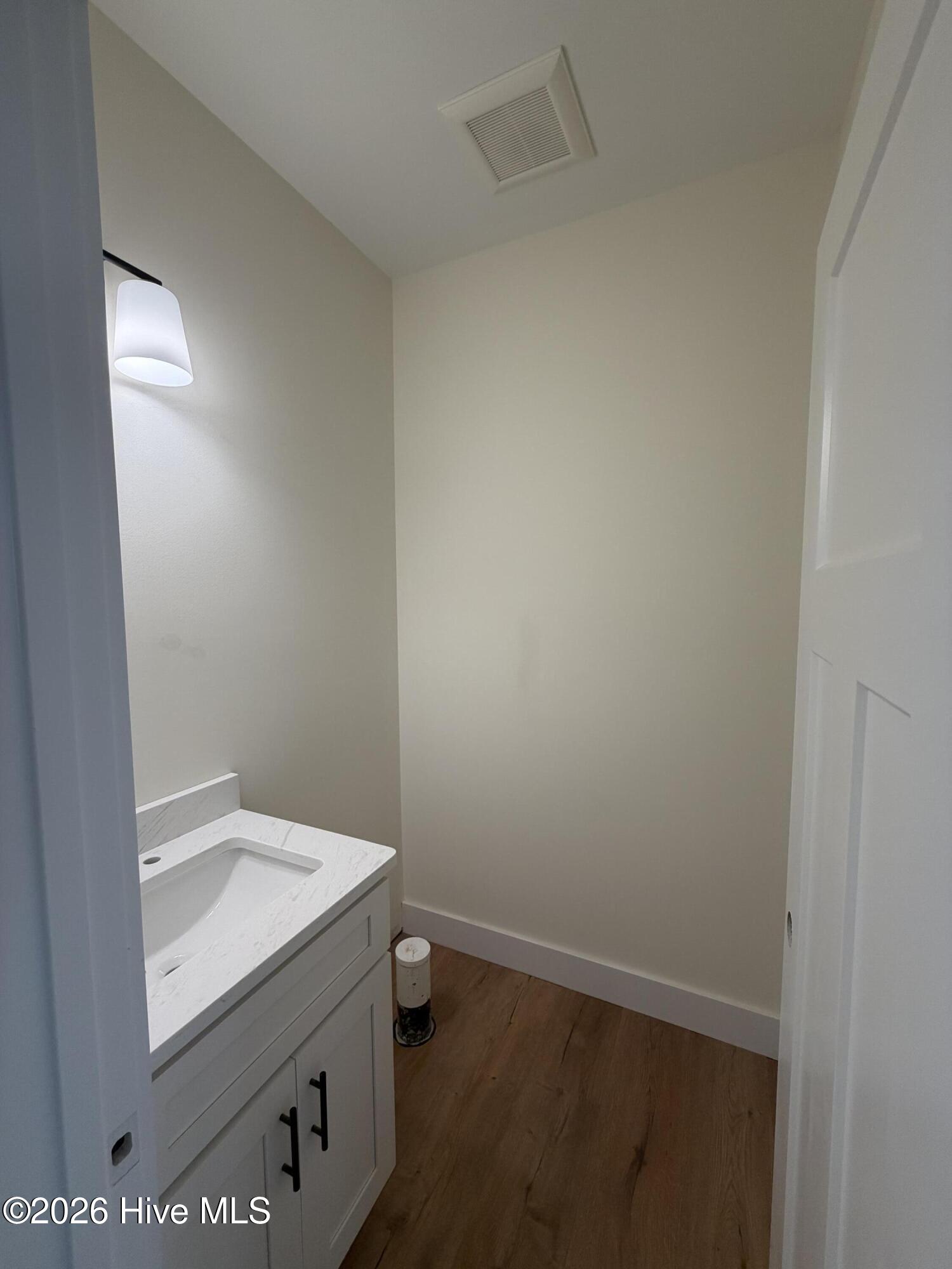 100568393 | Photo 12