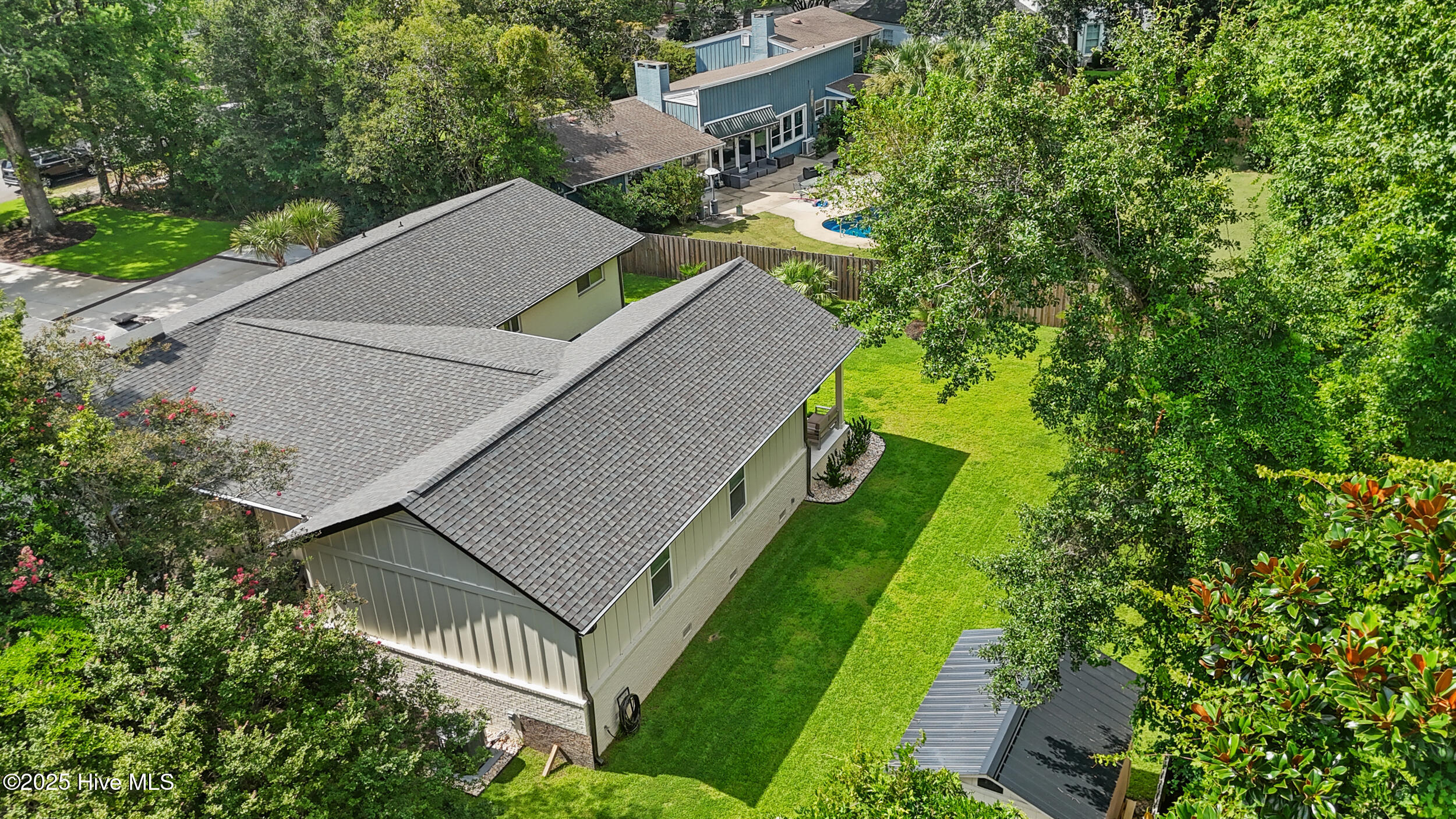 100561677 | Photo 63