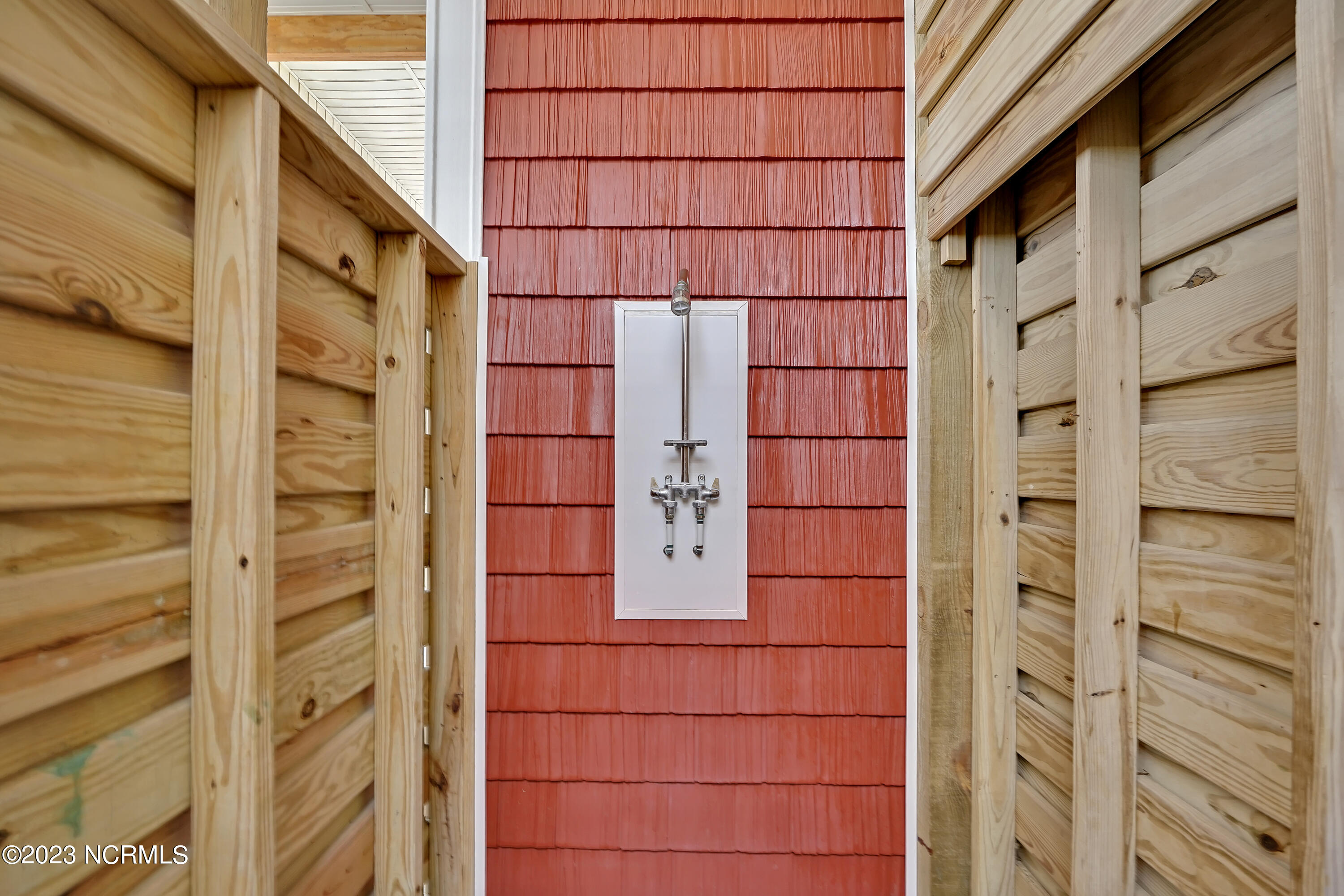 100558730 | Photo 65