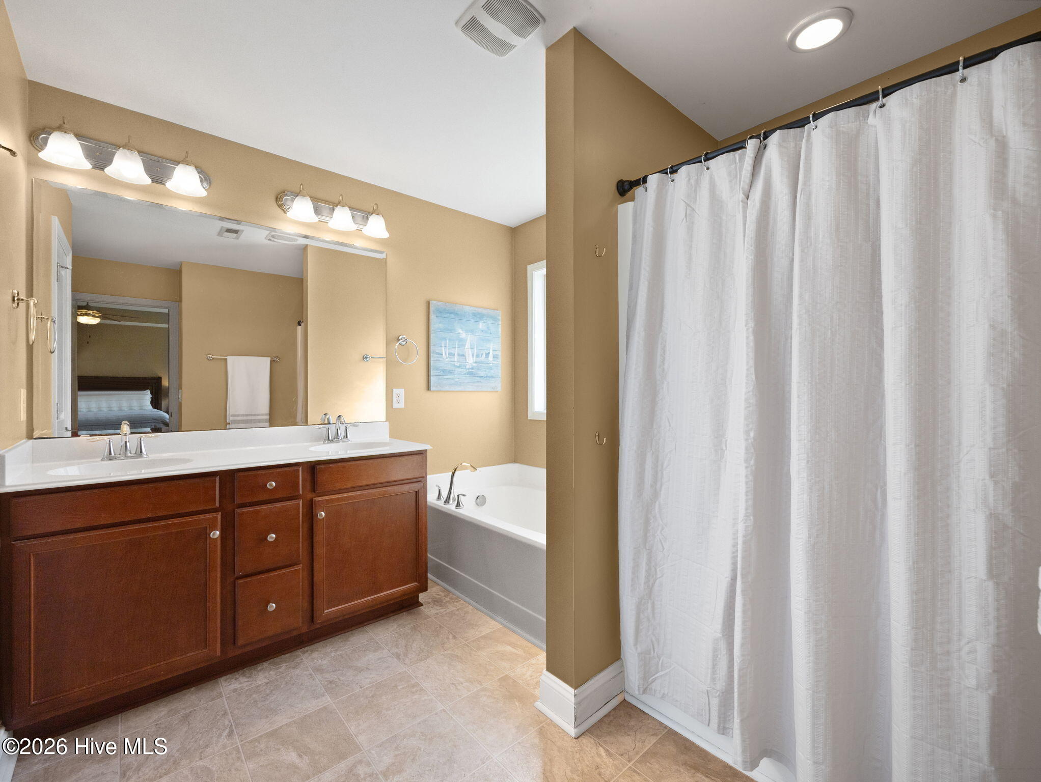 100565873 | Photo 29