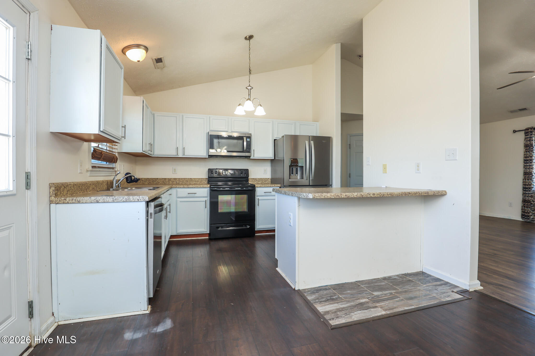 100523026 | Photo 12