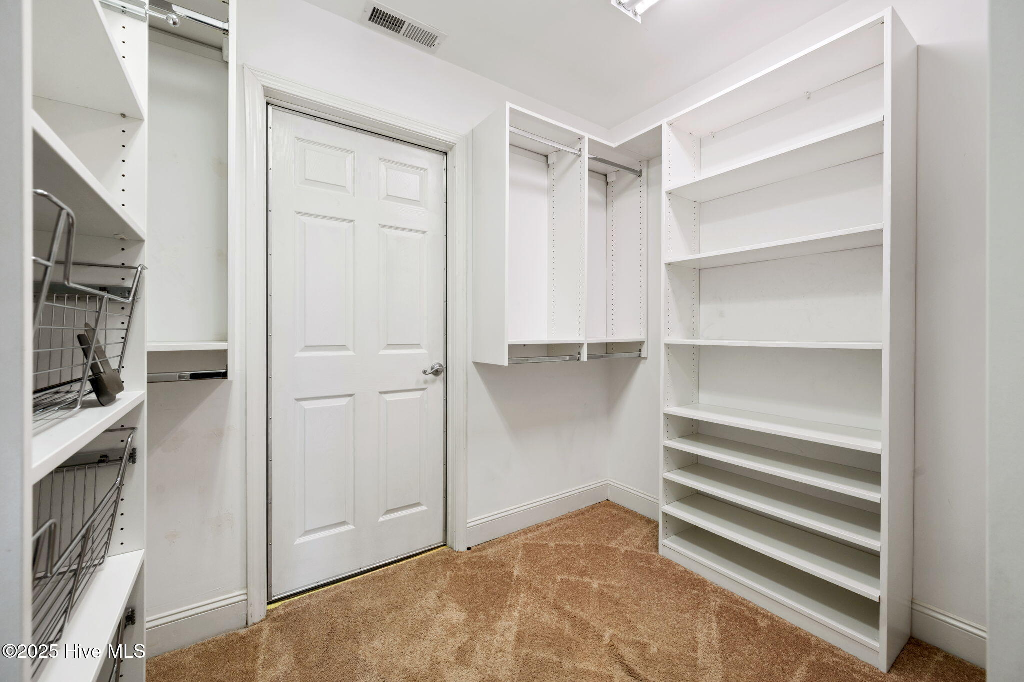 100546164 | Photo 37