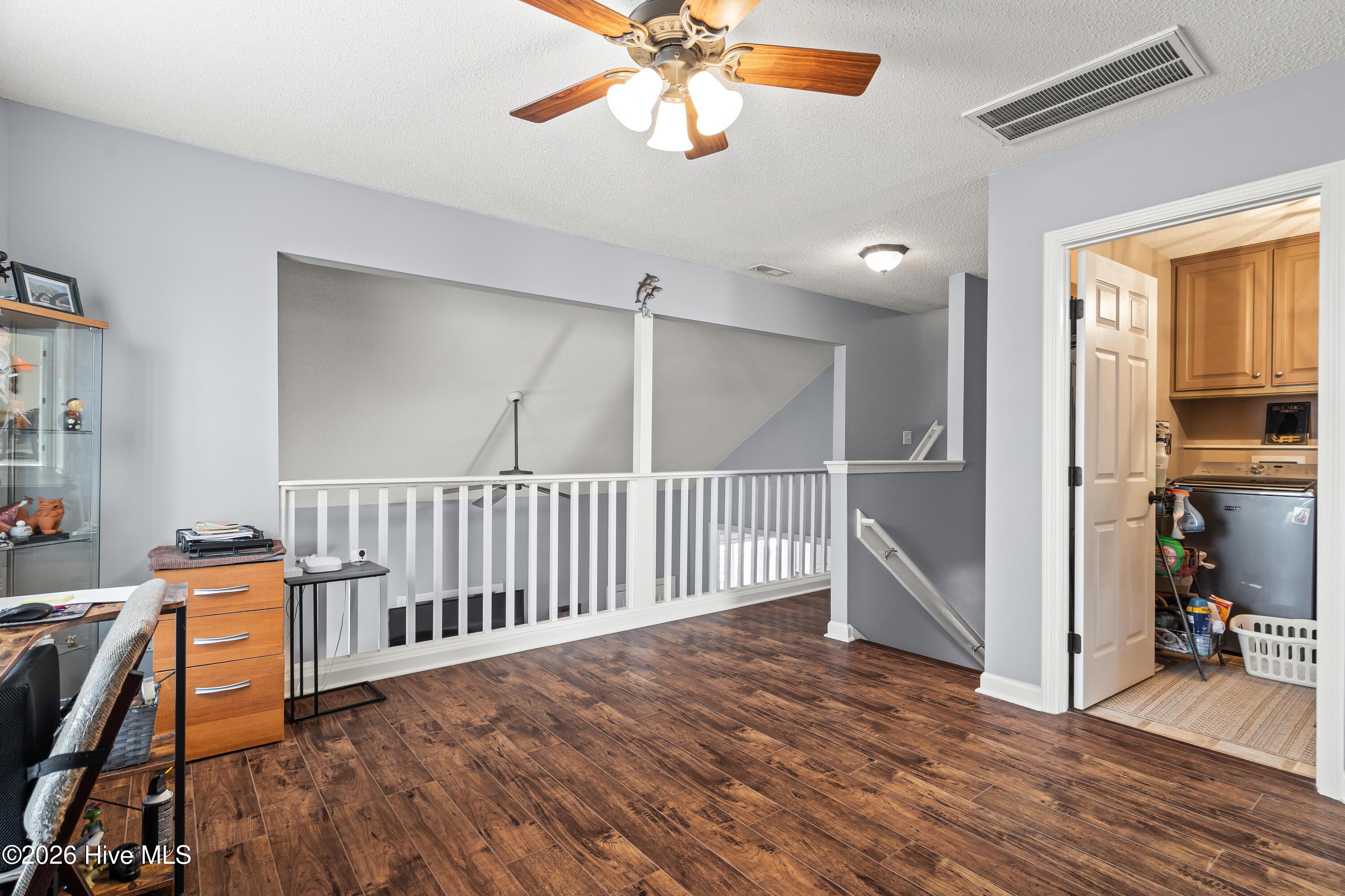 100550055 | Photo 26