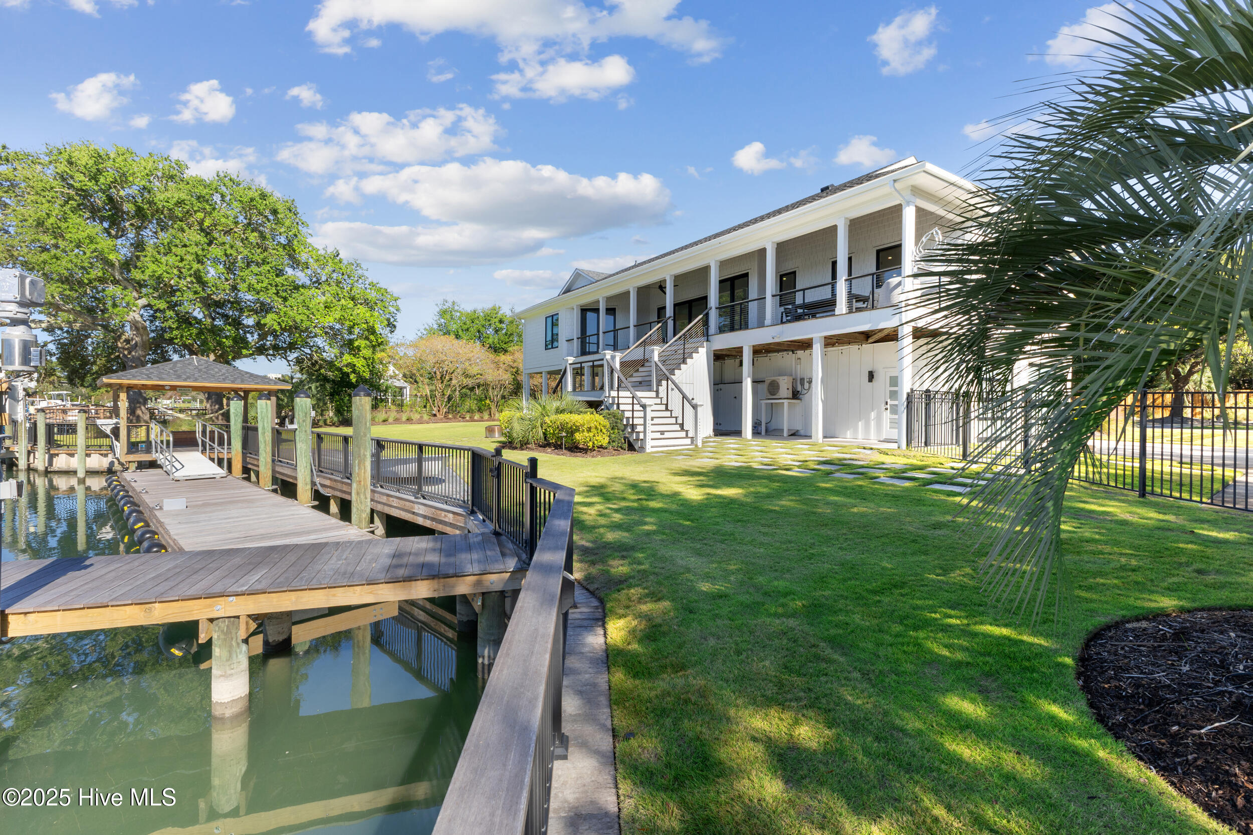 100541015 | Photo 25