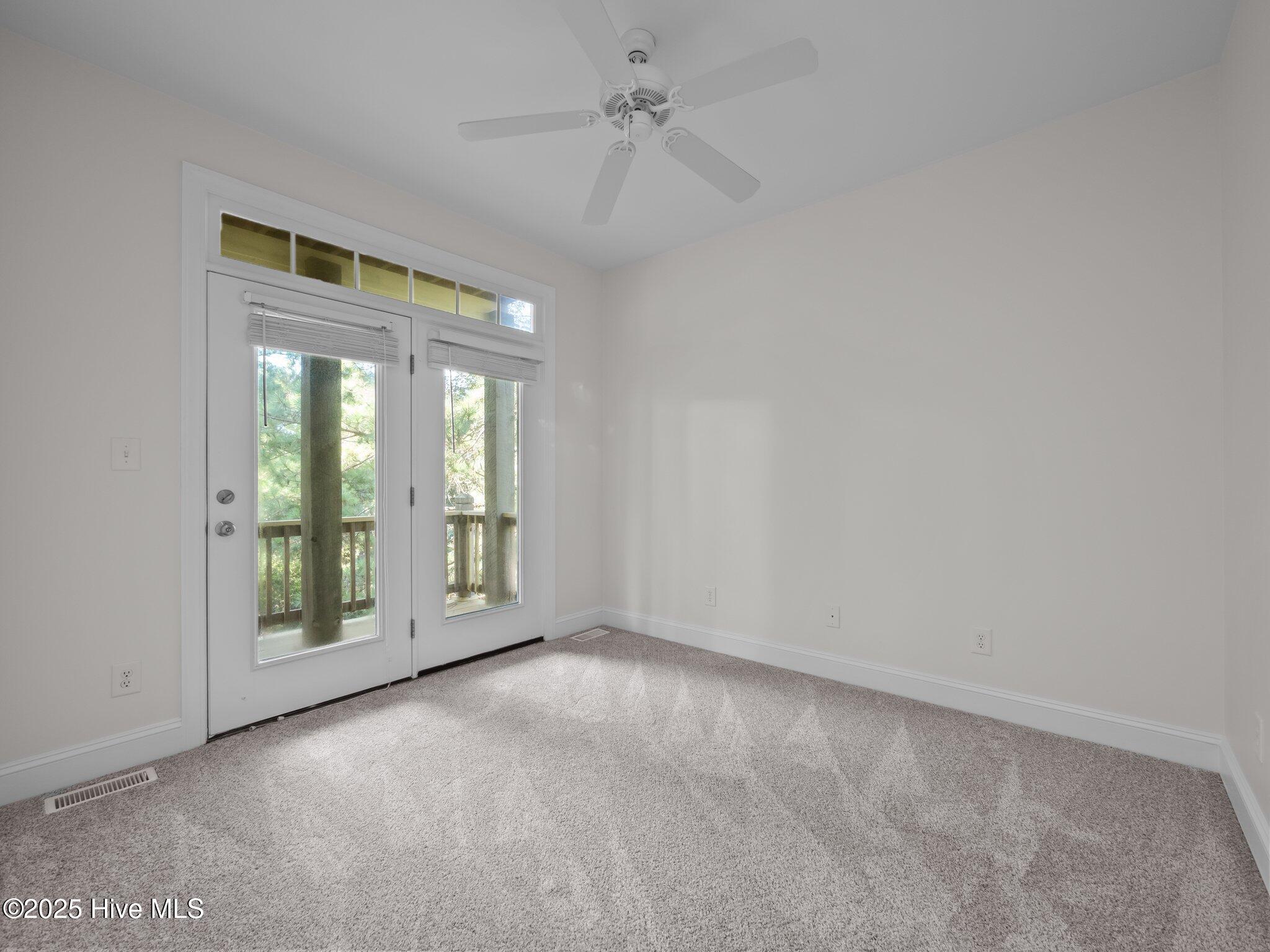 100518679 | Photo 38