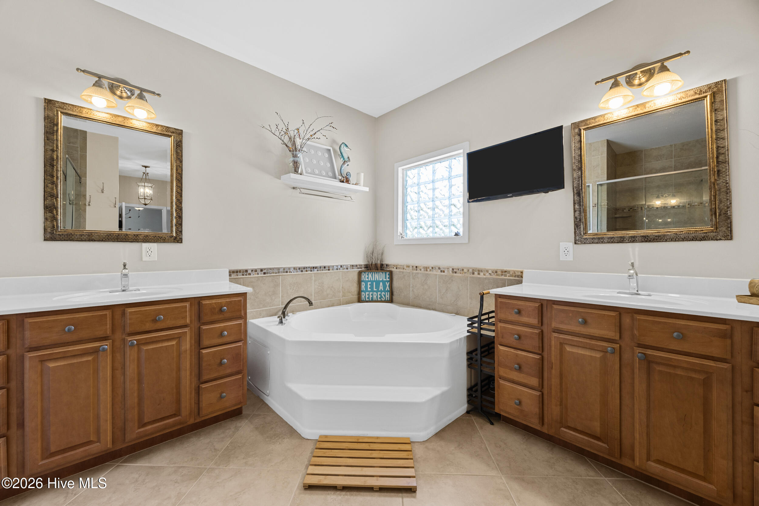 100567542 | Photo 36