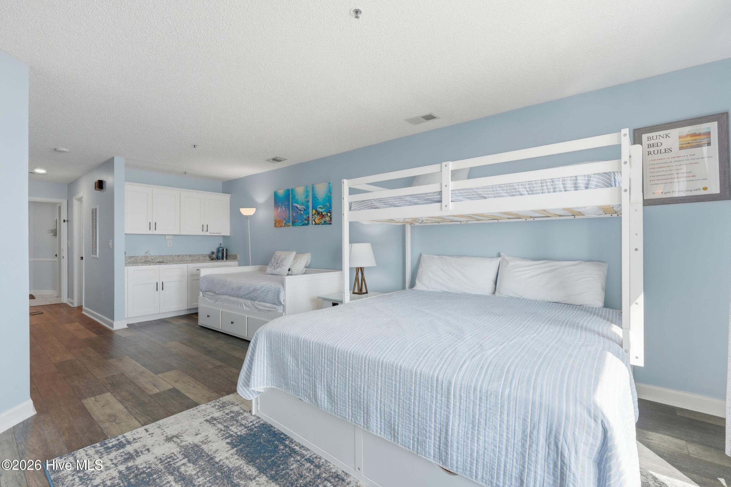 100557536 | Photo 26