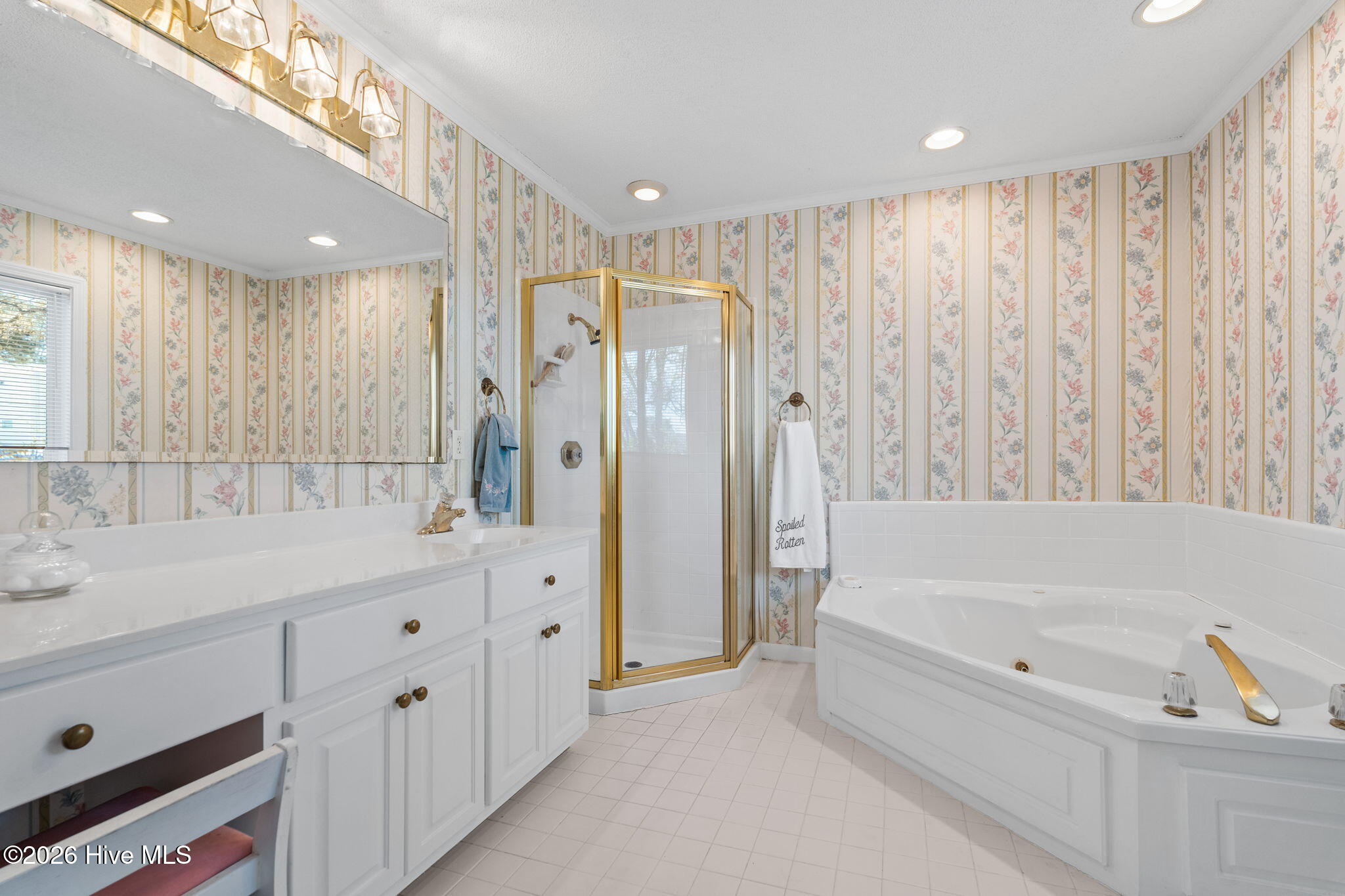 100561830 | Photo 23