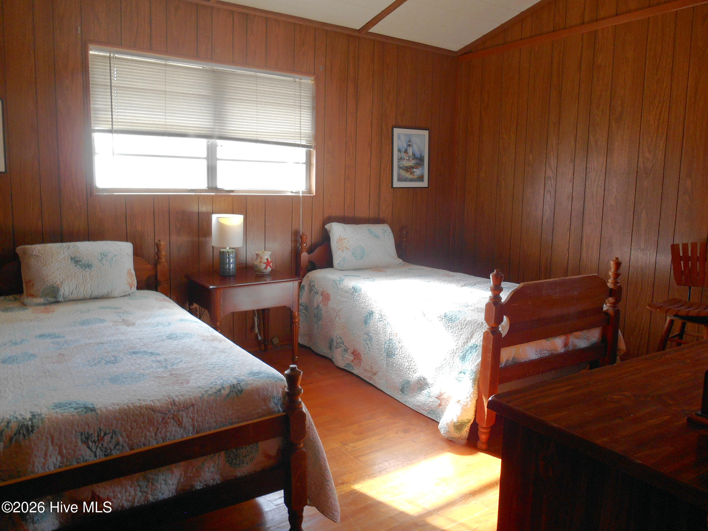 100560989 | Photo 13