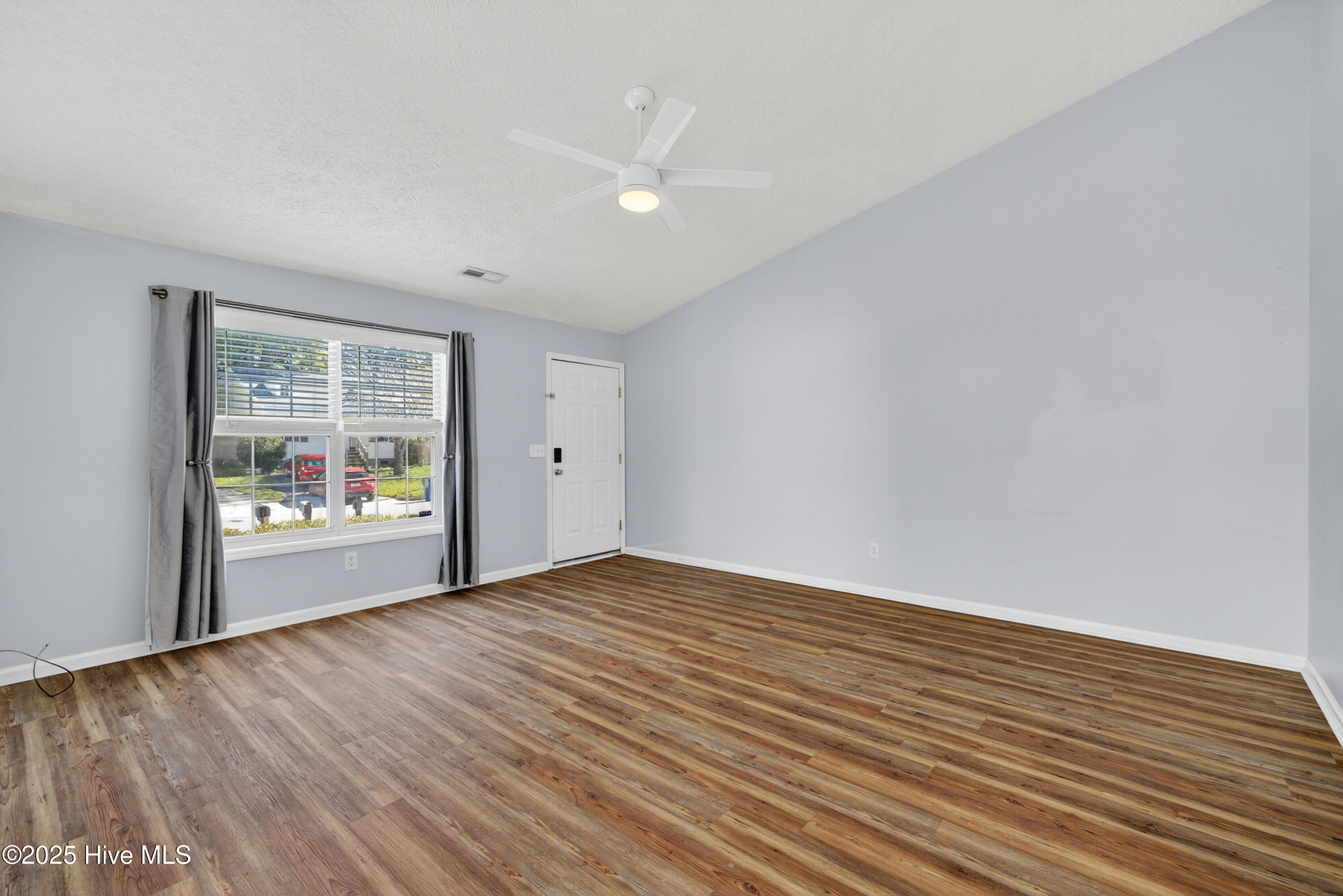 716 Varsity Drive, Wilmington, NC 28403 – photo 5: Living Room