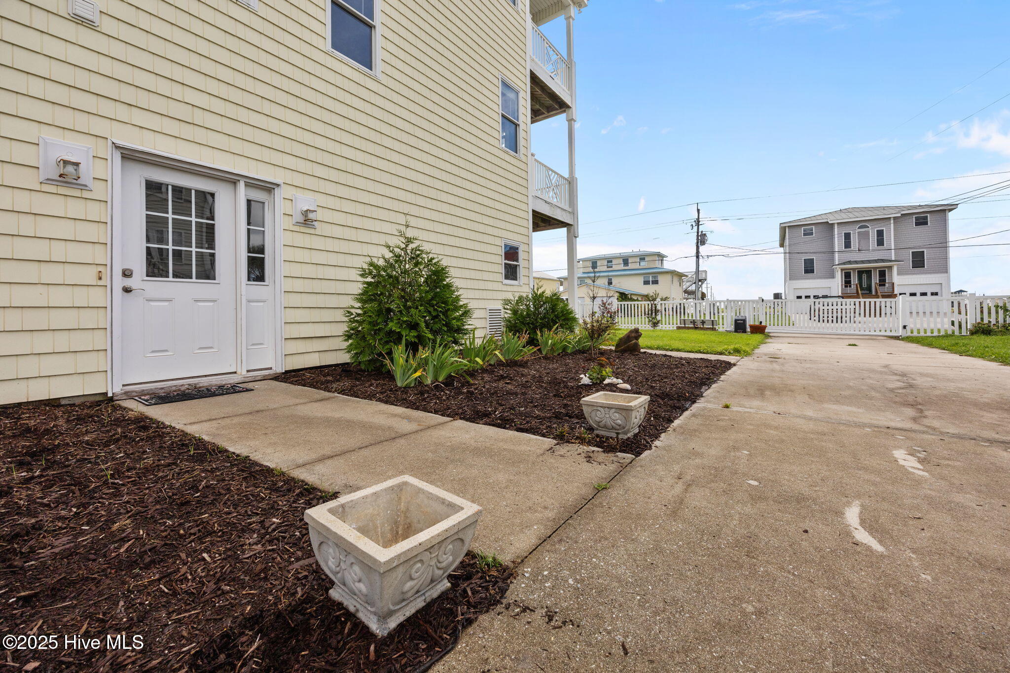 100525610 | Photo 47