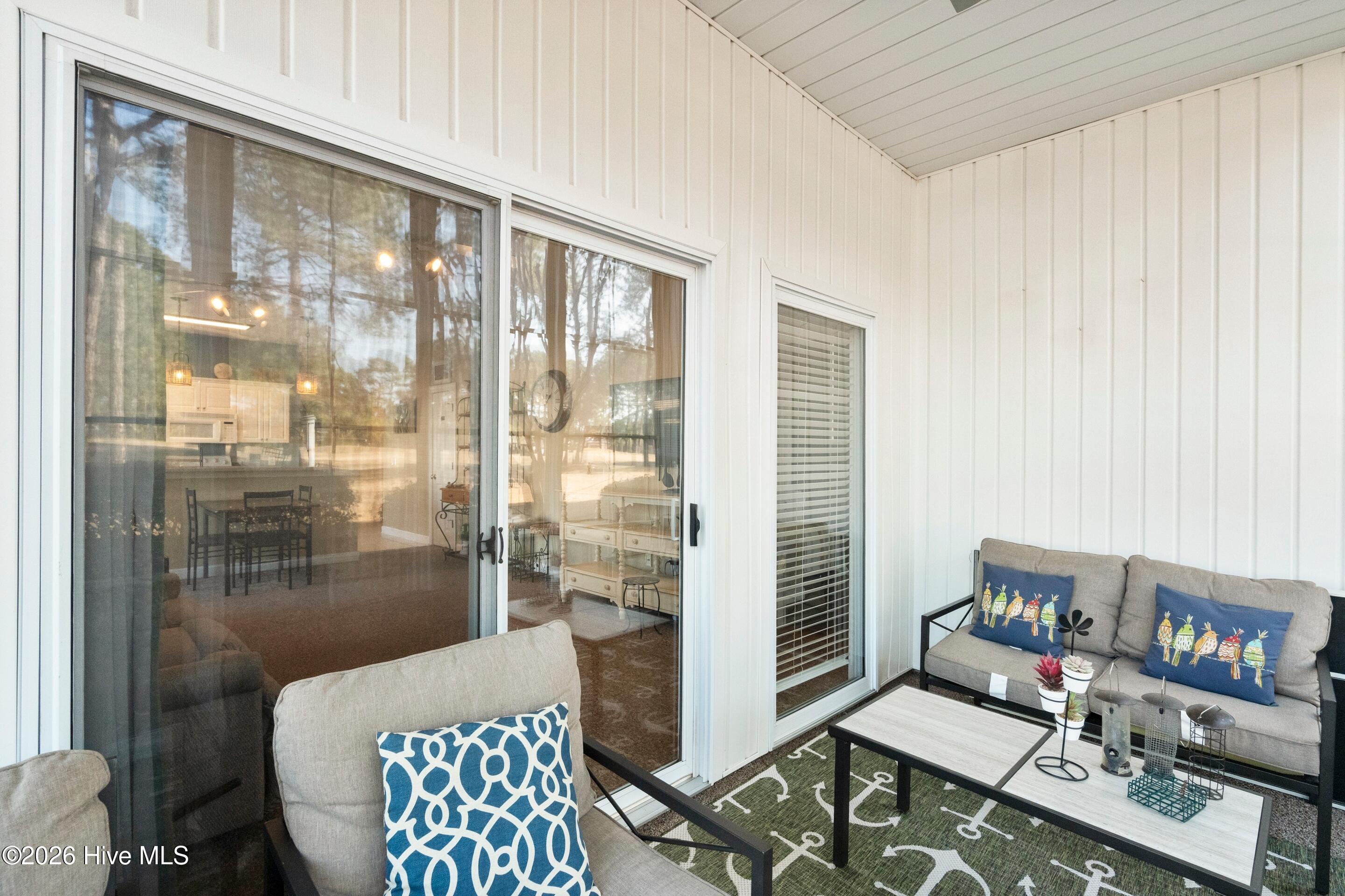 100548504 | Photo 38