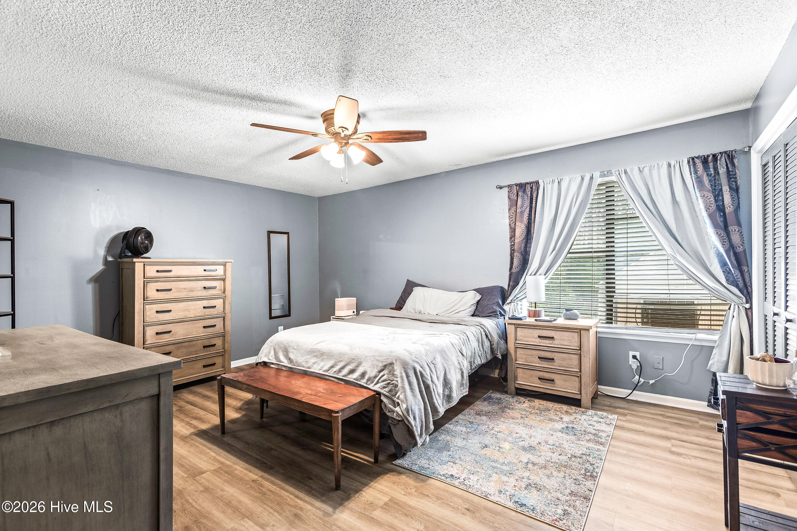 100563342 | Photo 17