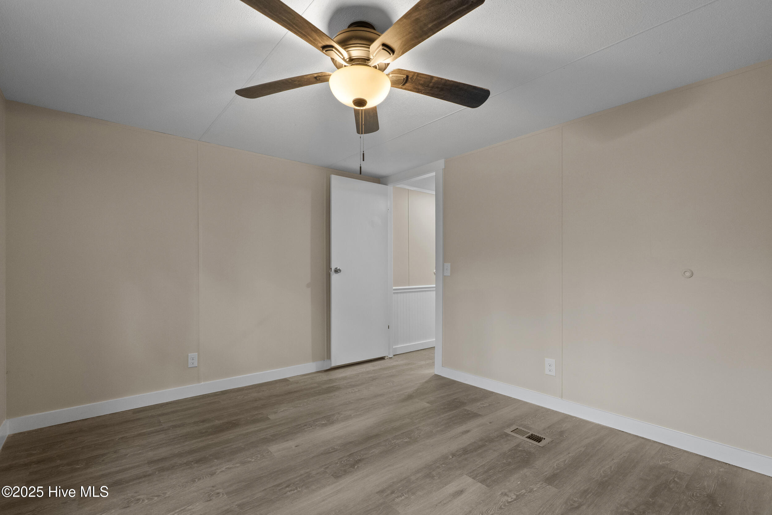 100544386 | Photo 23