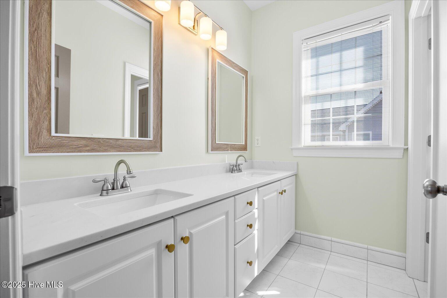 100539645 | Photo 48