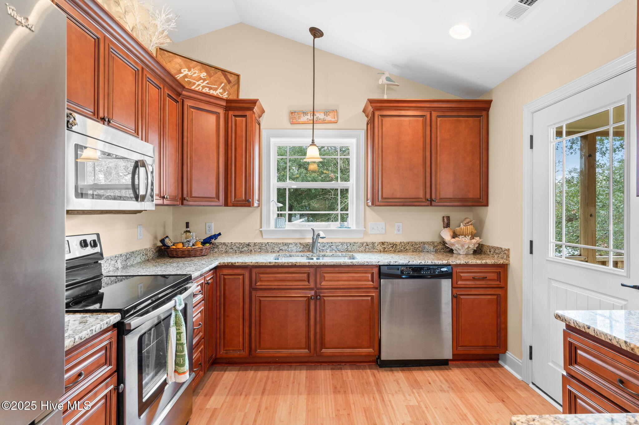 100546852 | Photo 13