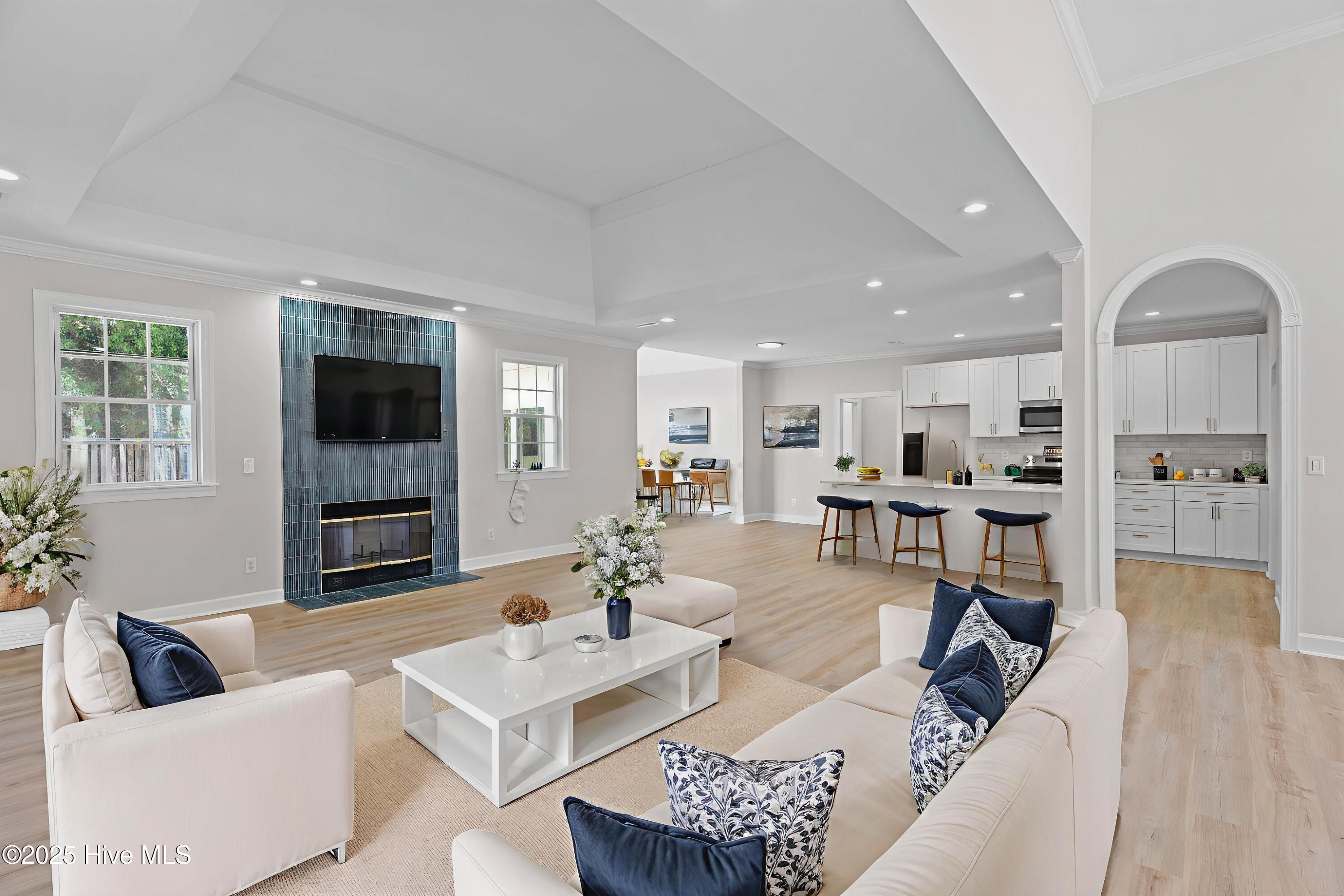 701 Barksdale Road, Wilmington, NC 28409 – photo 4: 30-web-or-mls-BTS08467 - Living Room - M