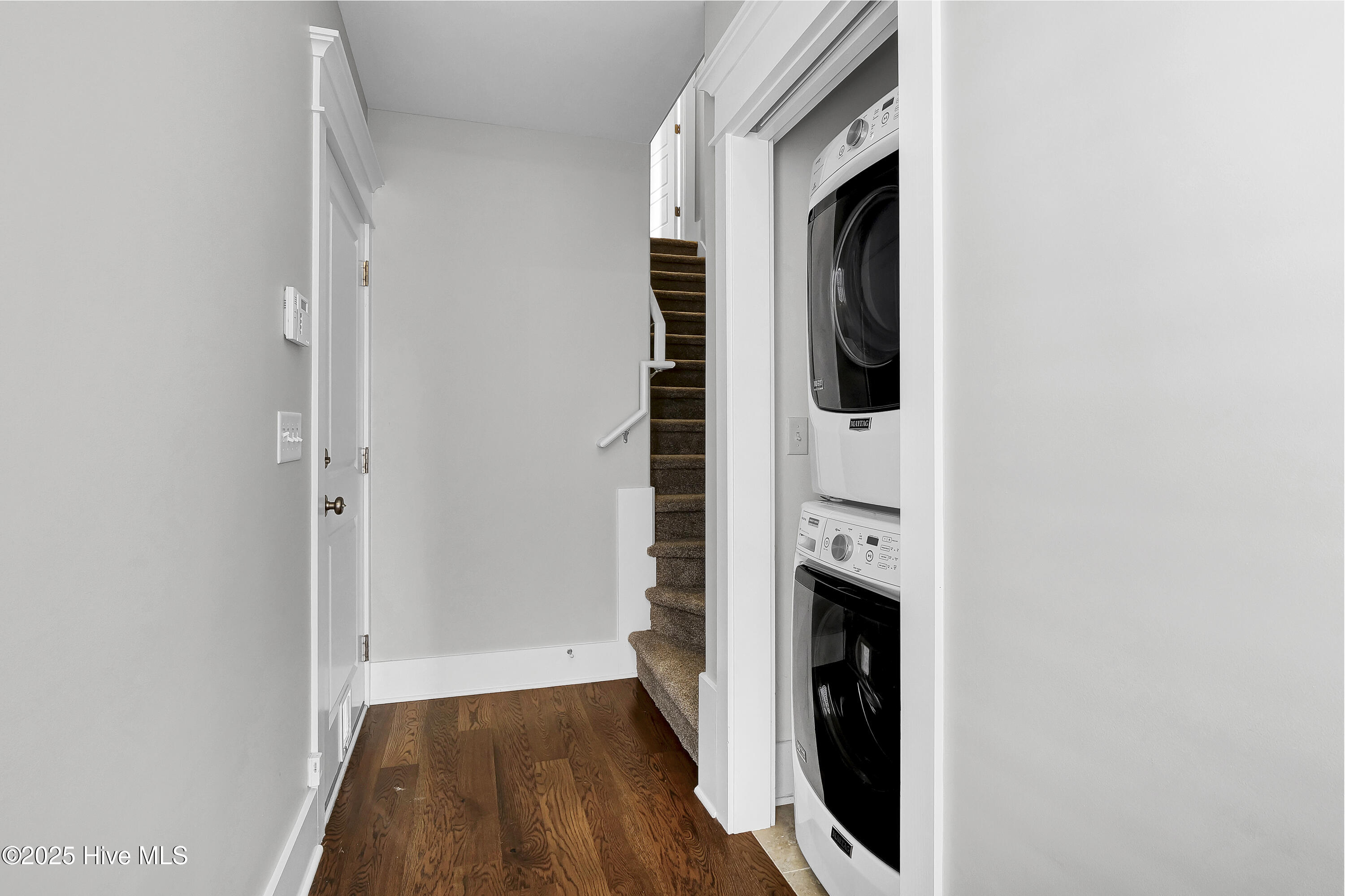 100537444 | Photo 25